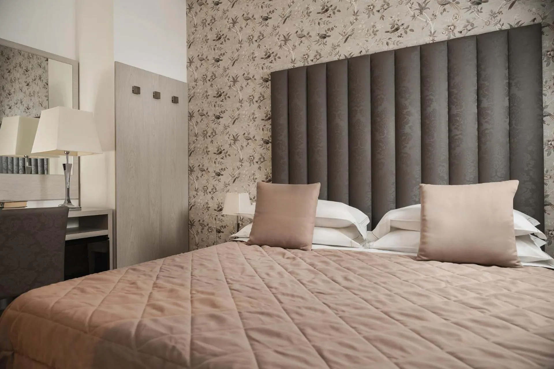 Bed in Albergo Rossini 1936