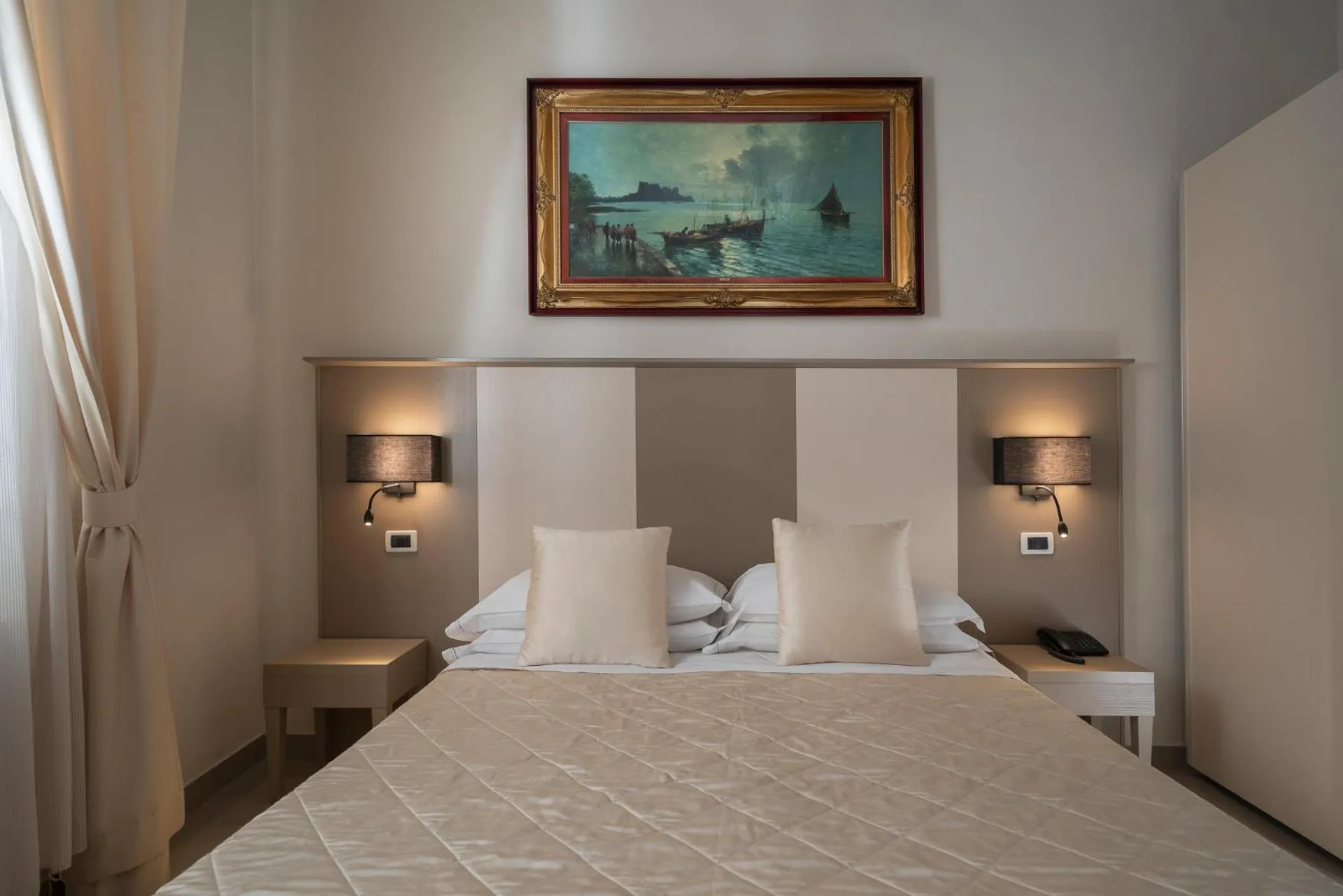 Bed in Albergo Rossini 1936