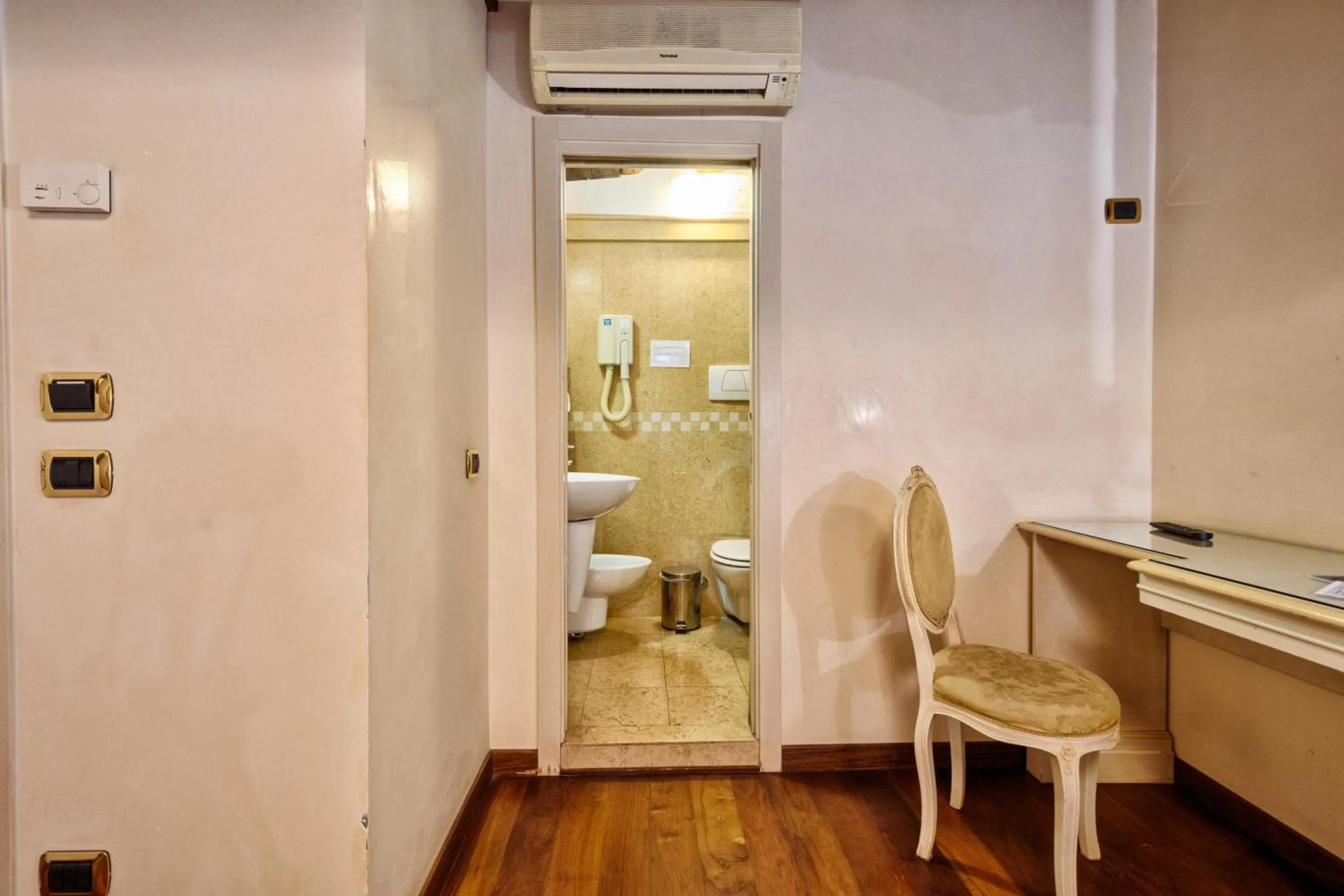 Bathroom in Hotel Vecellio Venice on the Lagoon