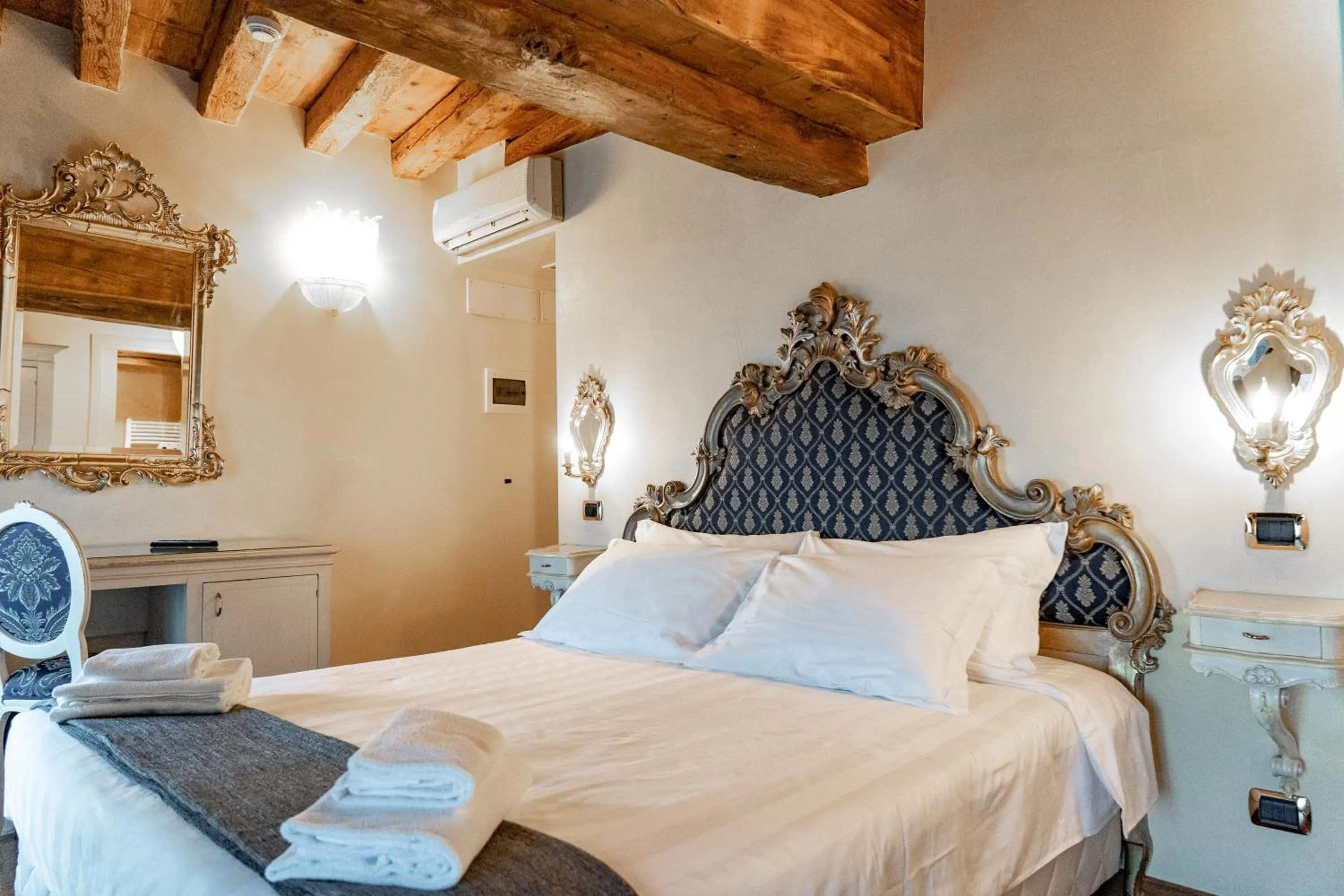 Day, Bed in Hotel Vecellio Venice on the Lagoon