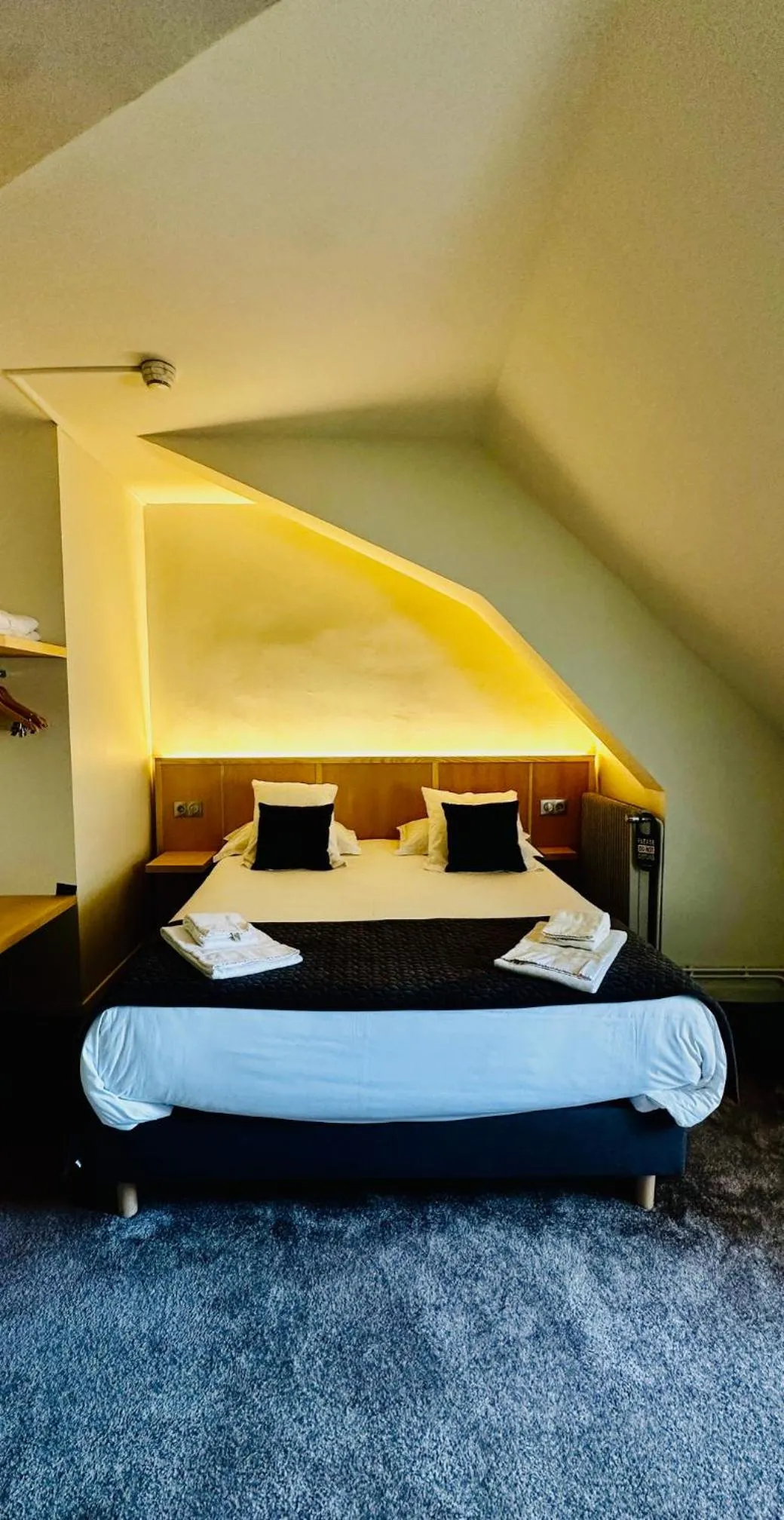 Bed in Hôtel Restaurant Le Repère