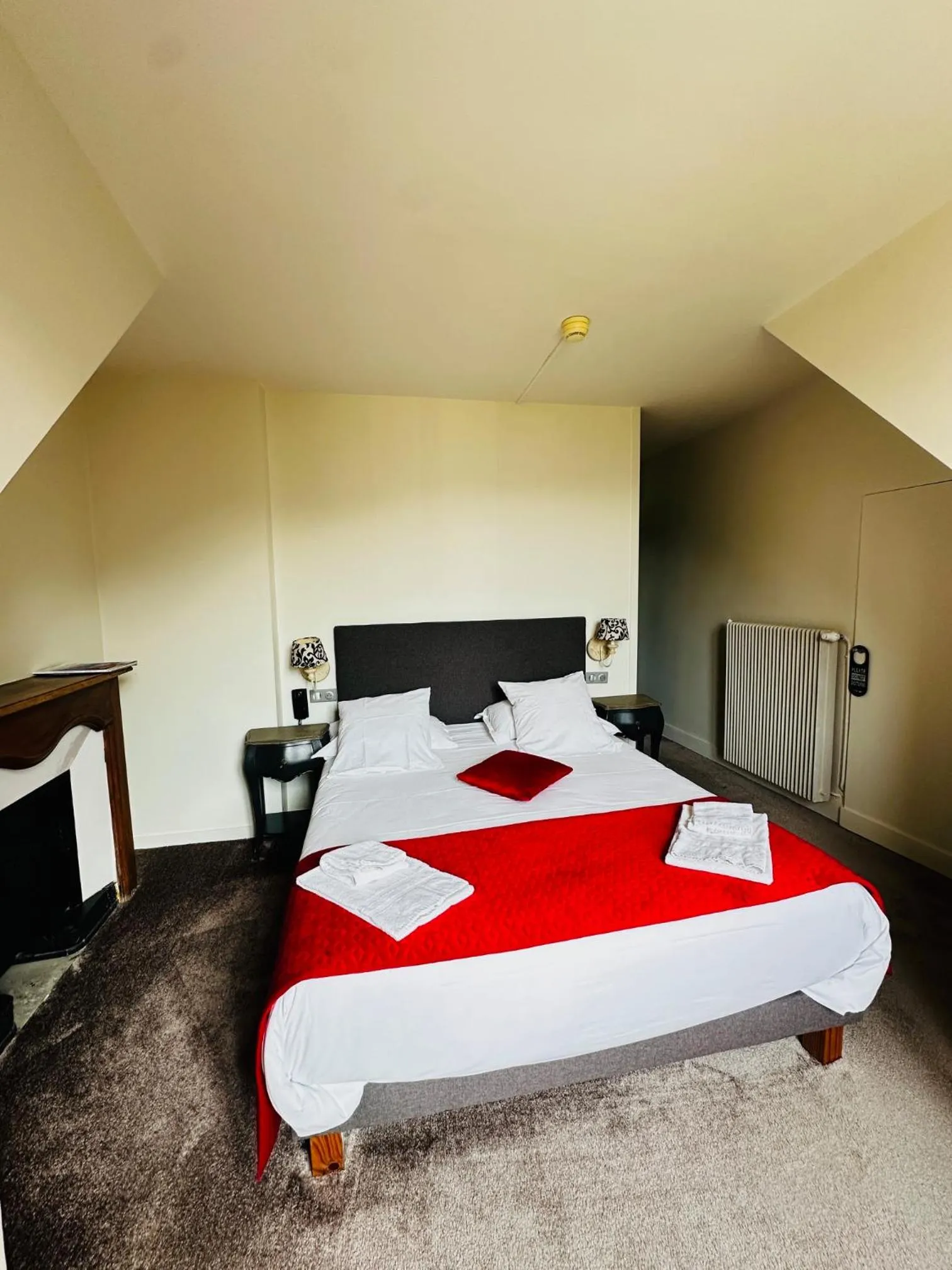 Bed in Hôtel Restaurant Le Repère