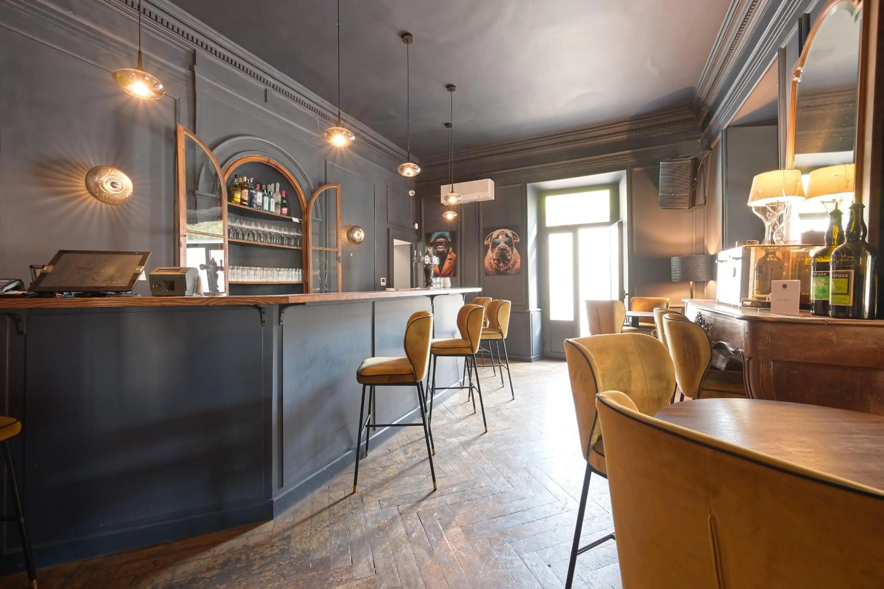 Lounge or bar in Hôtel Restaurant Le Repère