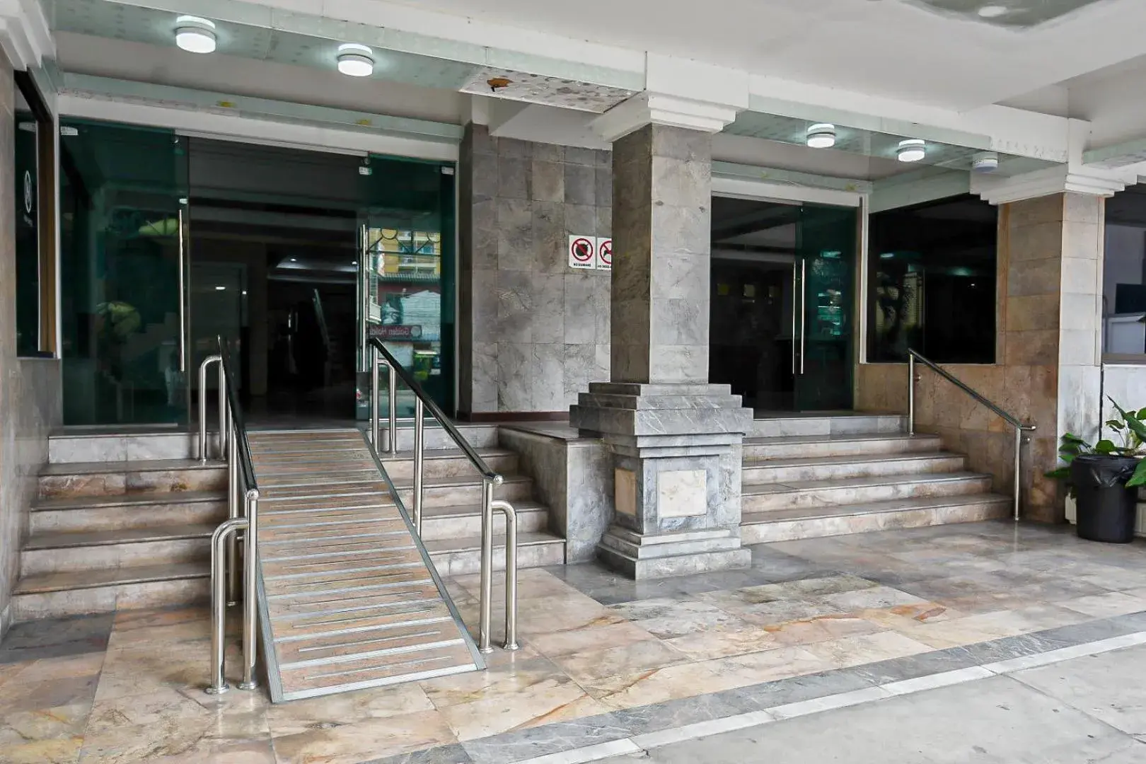 Property building in Pattaya Hiso Hotel Property building in Pattaya Hiso Hotel