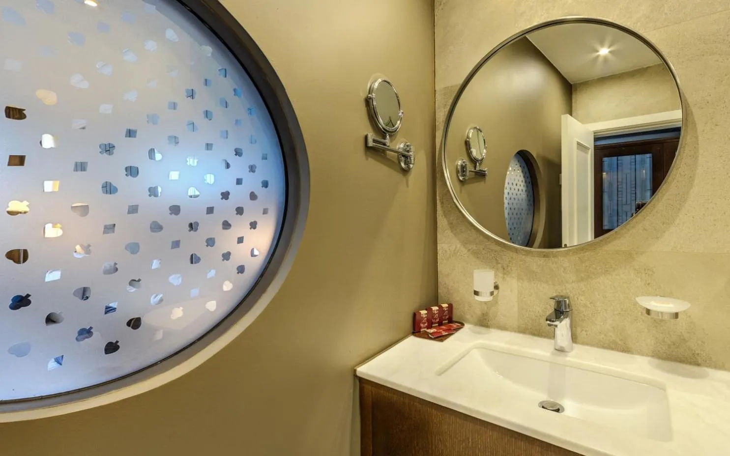 Bathroom in Casino&Hotel efbet Trakya