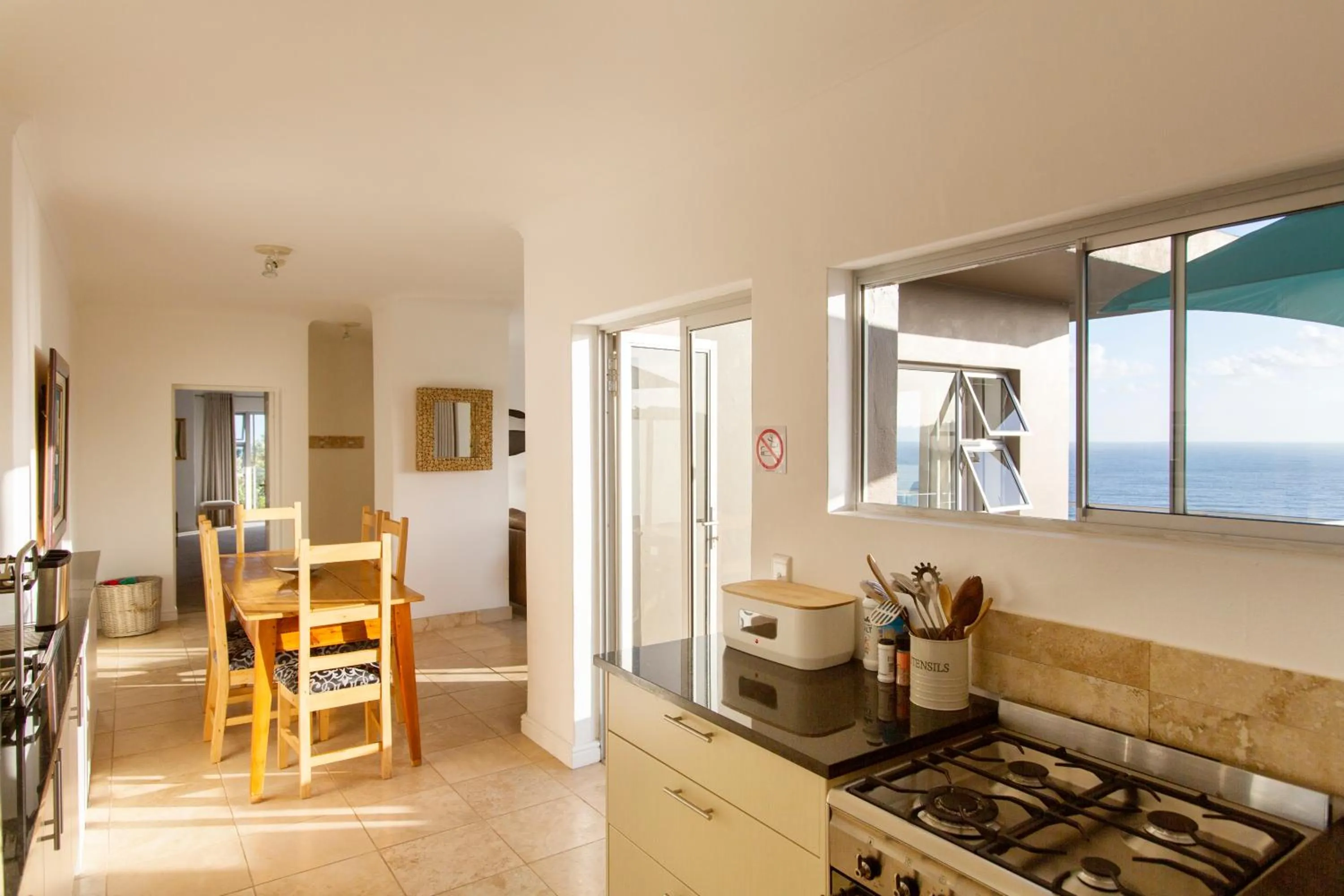 Kitchen or kitchenette in Infinity Blue Luxury Accommodation