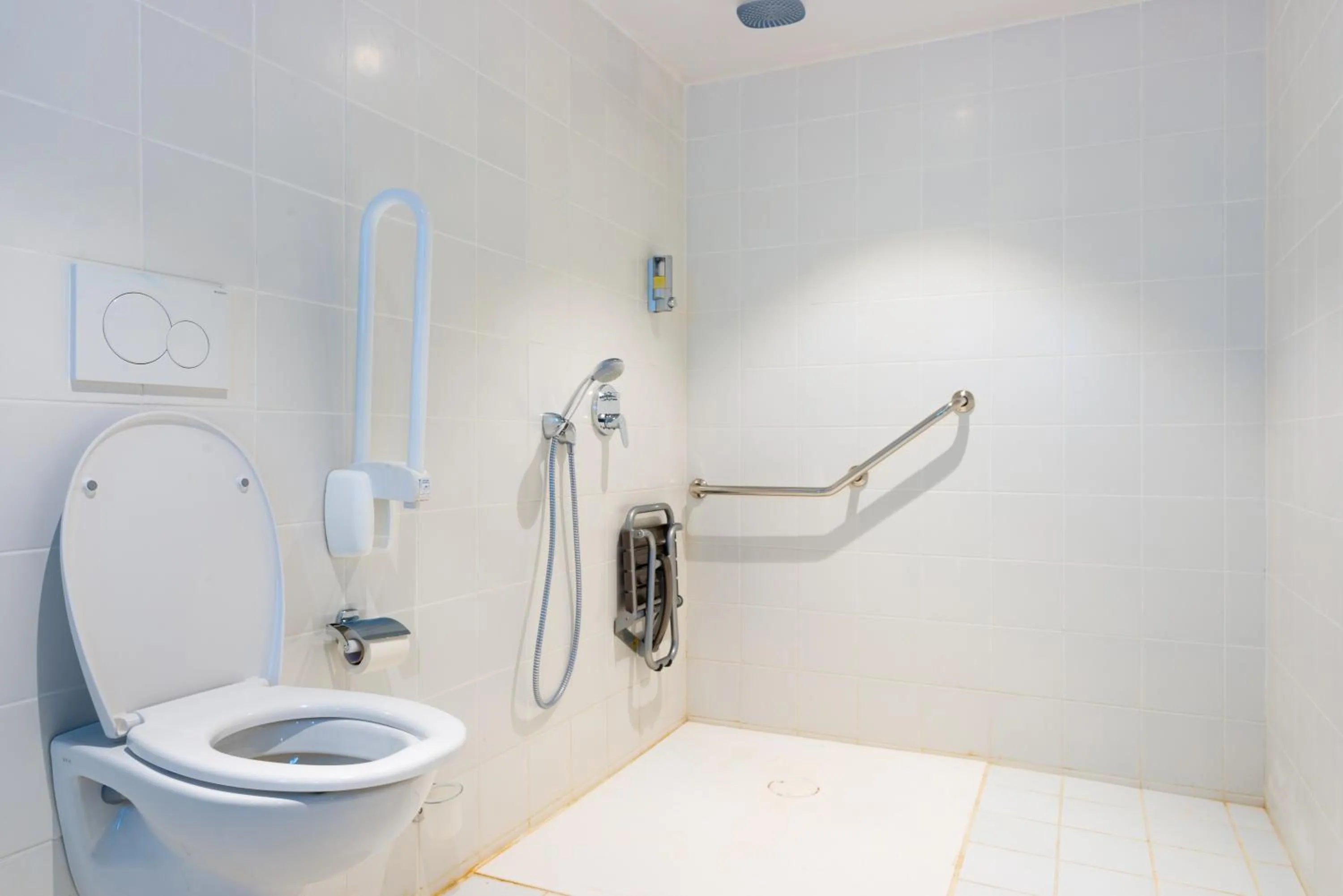 Bathroom in ONOMO Hotel Conakry