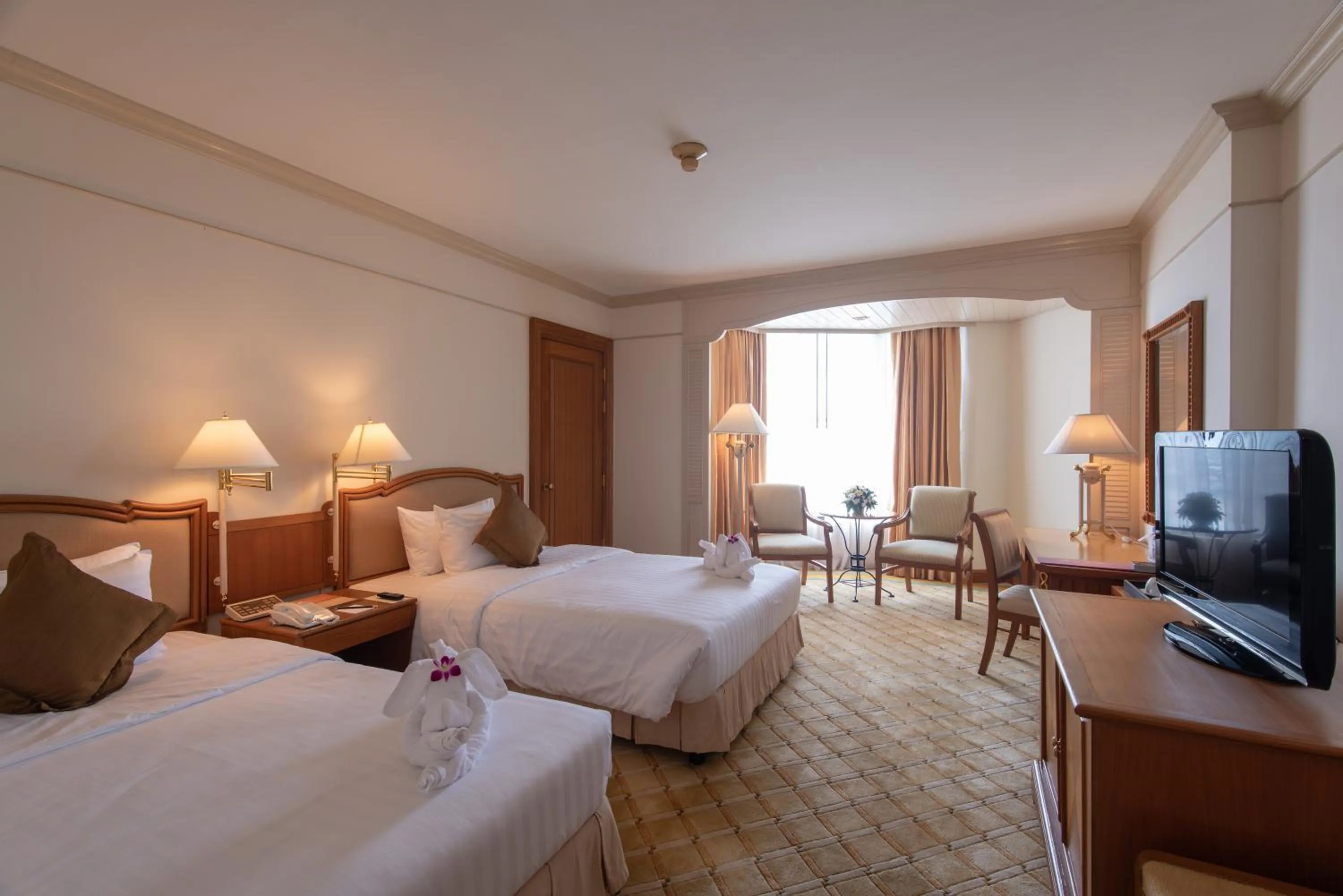 Bedroom in Montien Riverside Hotel Bangkok