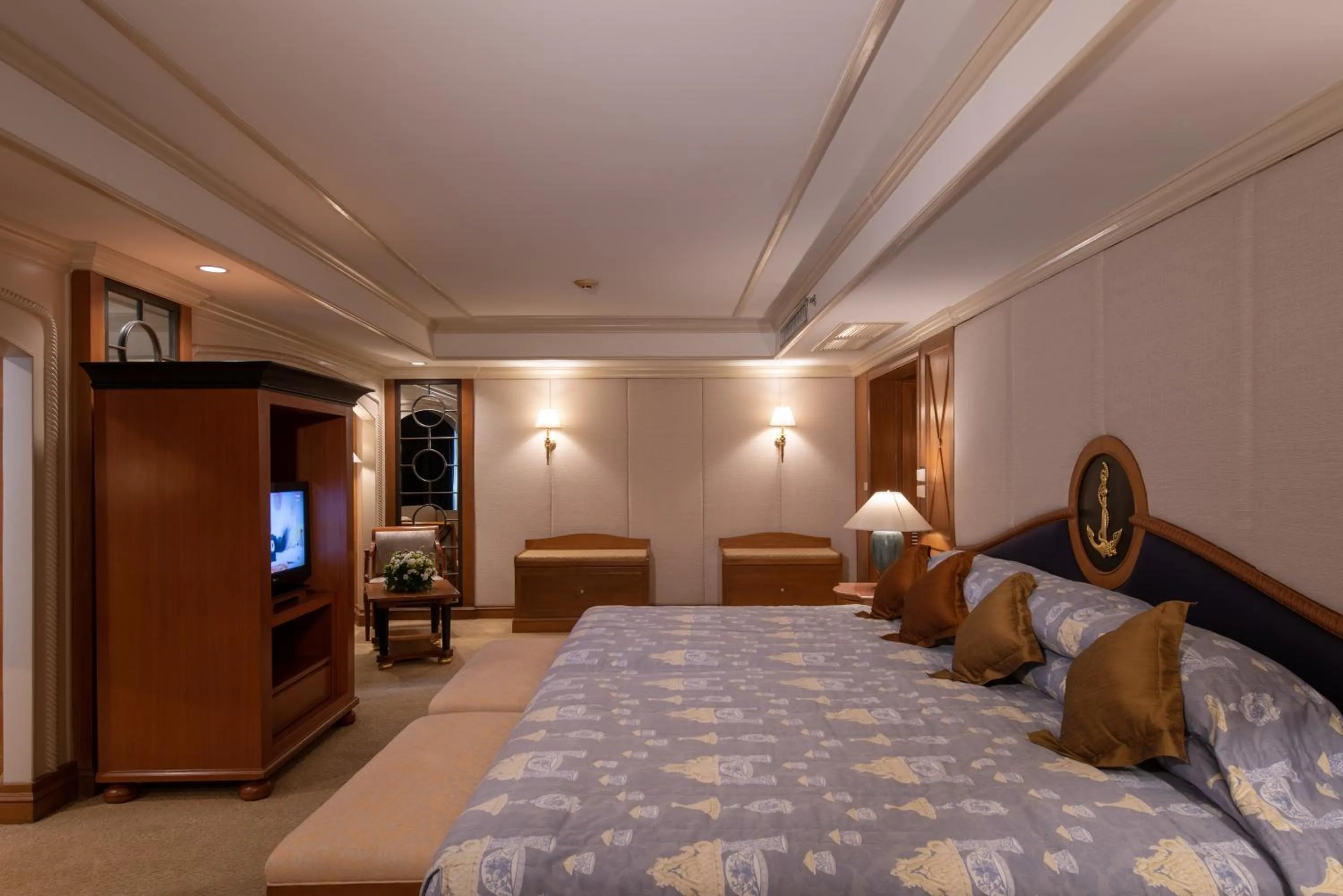 Bedroom in Montien Riverside Hotel Bangkok