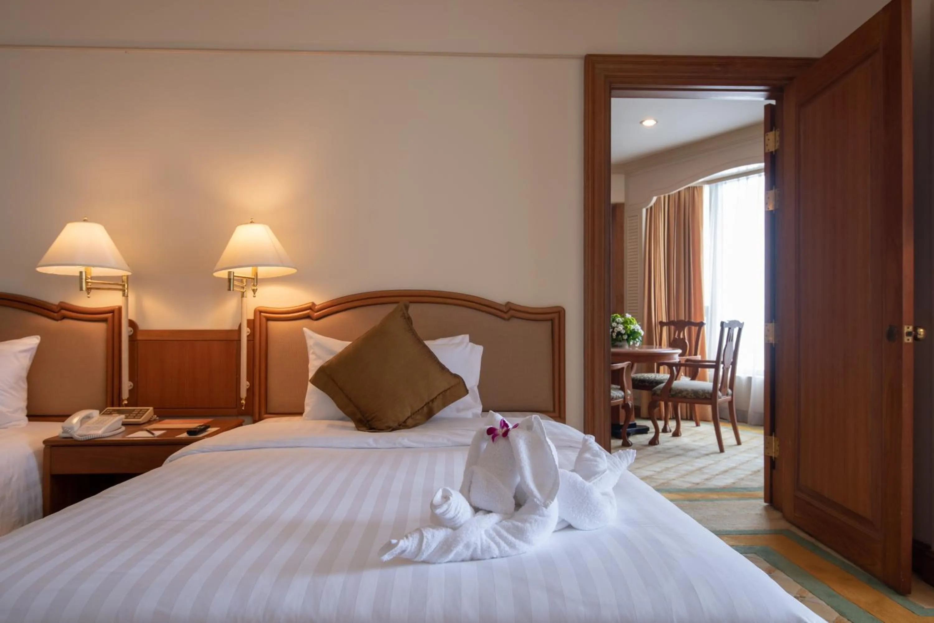 Bedroom in Montien Riverside Hotel Bangkok