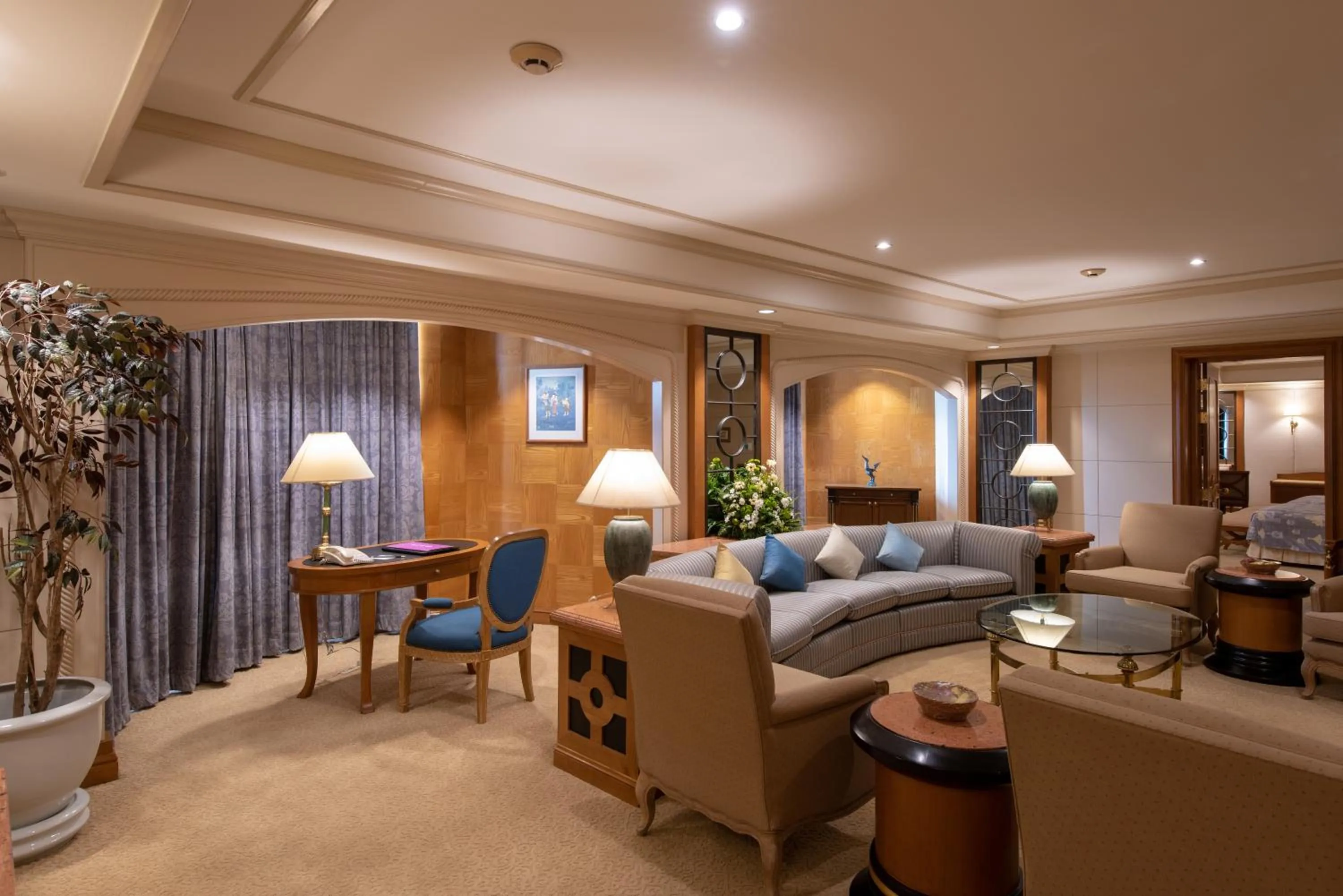 Living room in Montien Riverside Hotel Bangkok