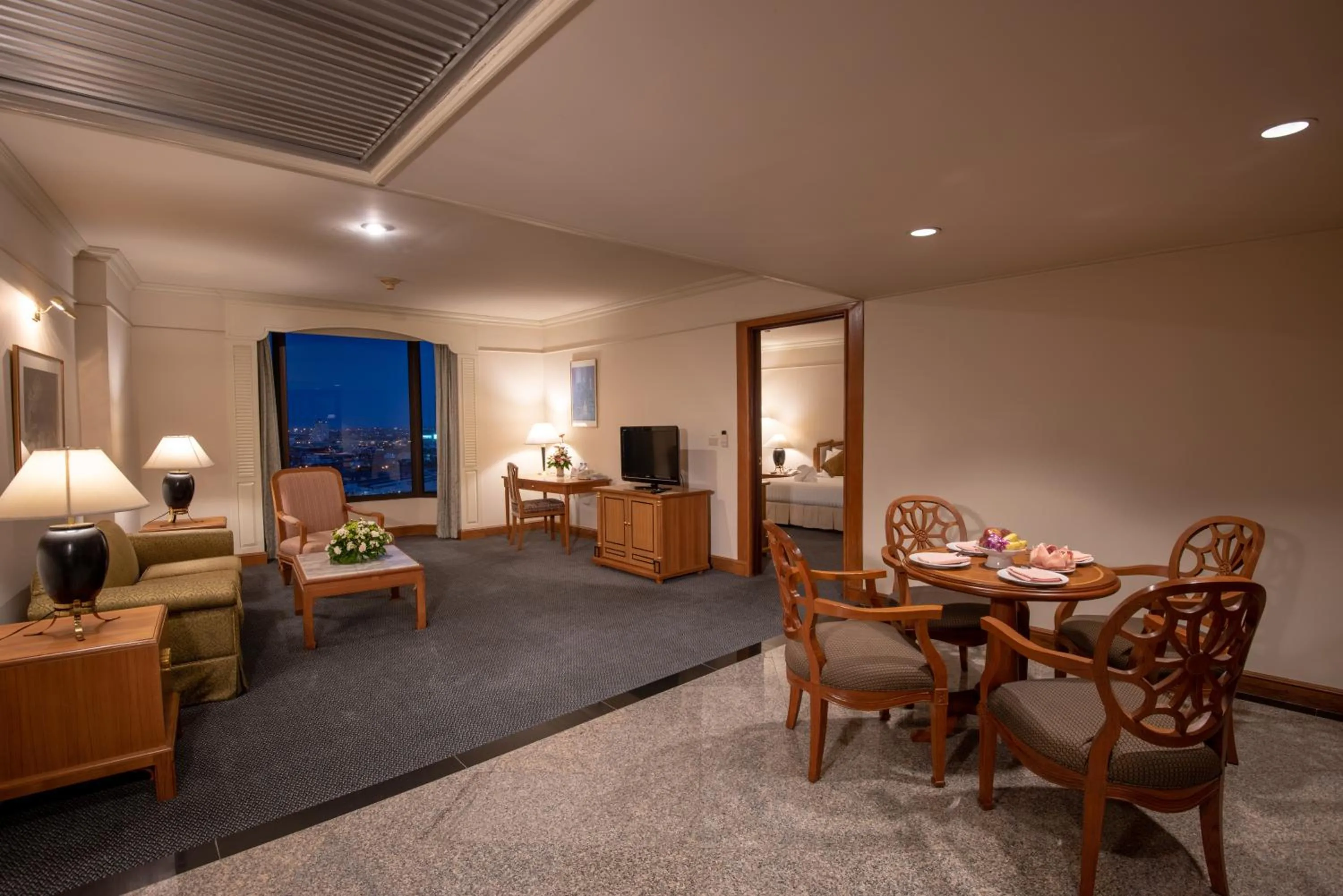 Living room in Montien Riverside Hotel Bangkok