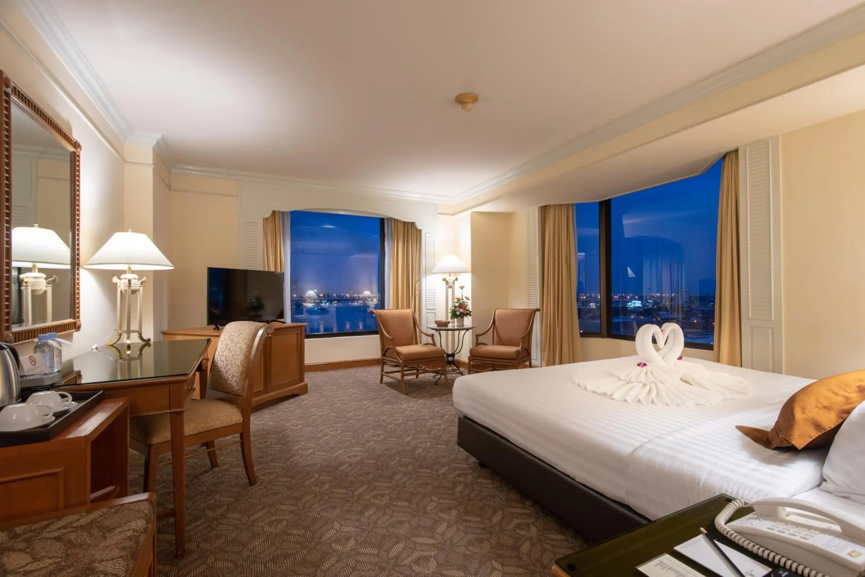 Photo of the whole room in Montien Riverside Hotel Bangkok Photo of the whole room in Montien Riverside Hotel Bangkok