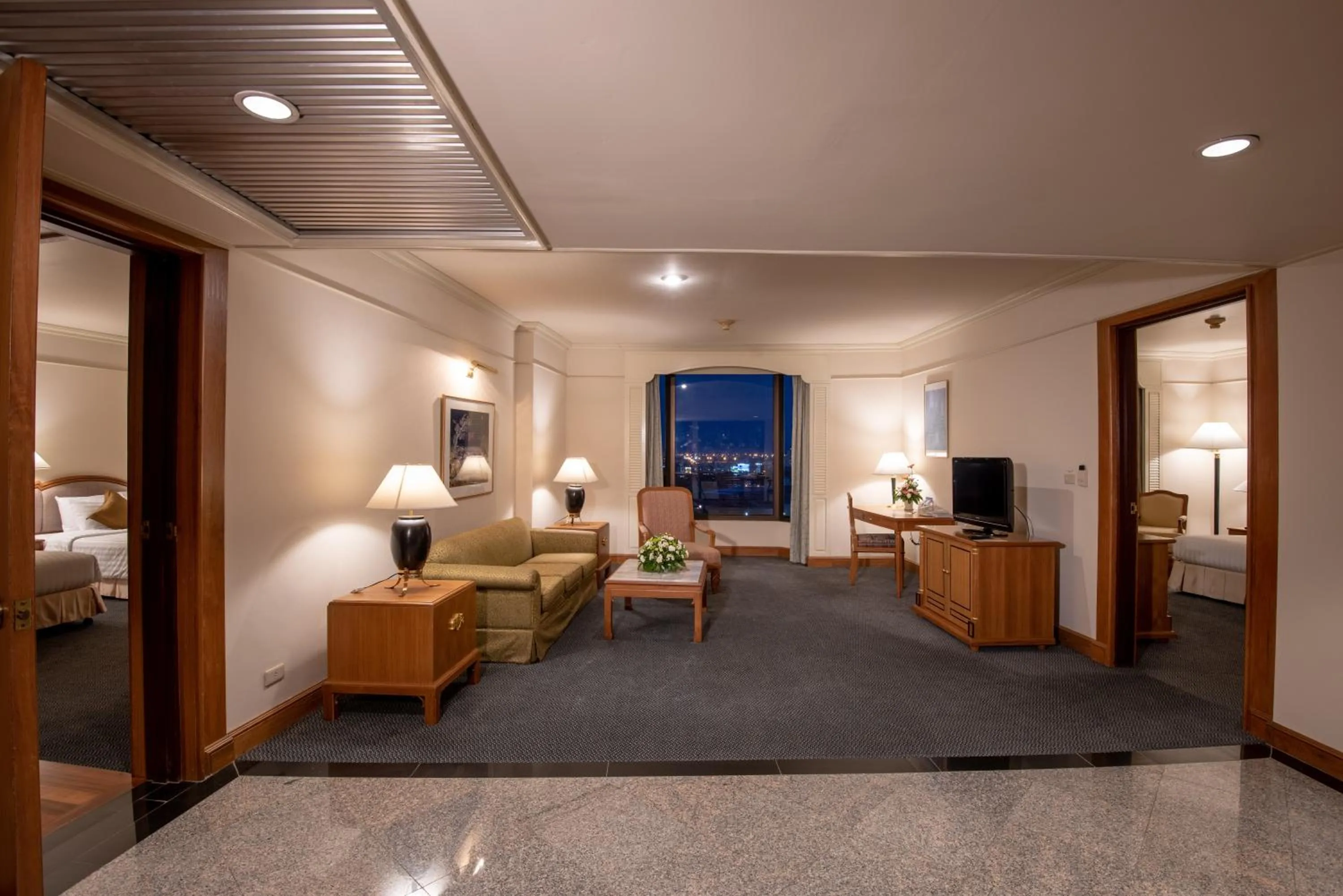 Living room in Montien Riverside Hotel Bangkok