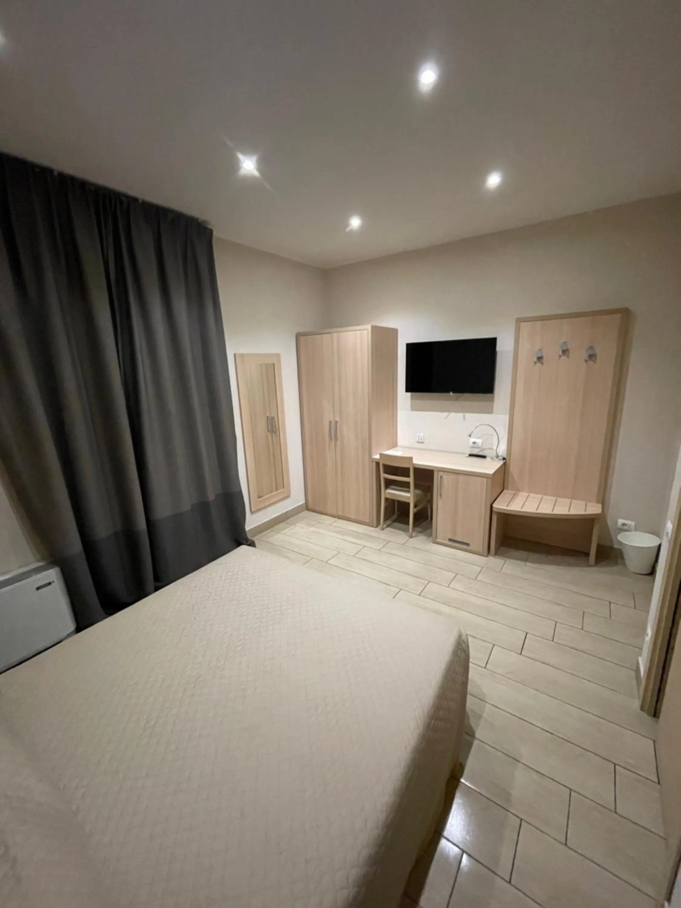 Communal lounge/ TV room, Bed in Hotel San Biagio