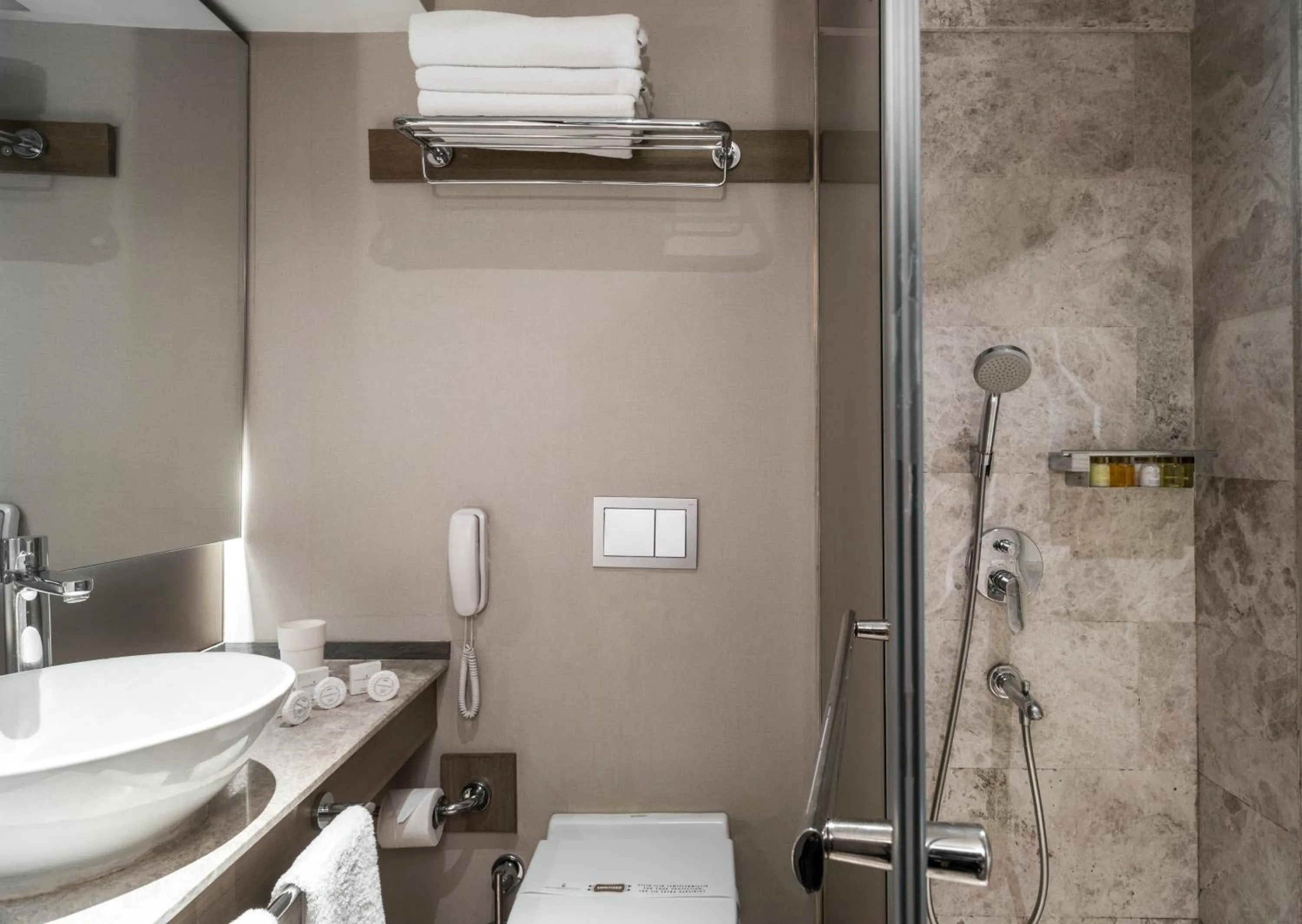 Shower in Grand Beyazit Hotel Old City