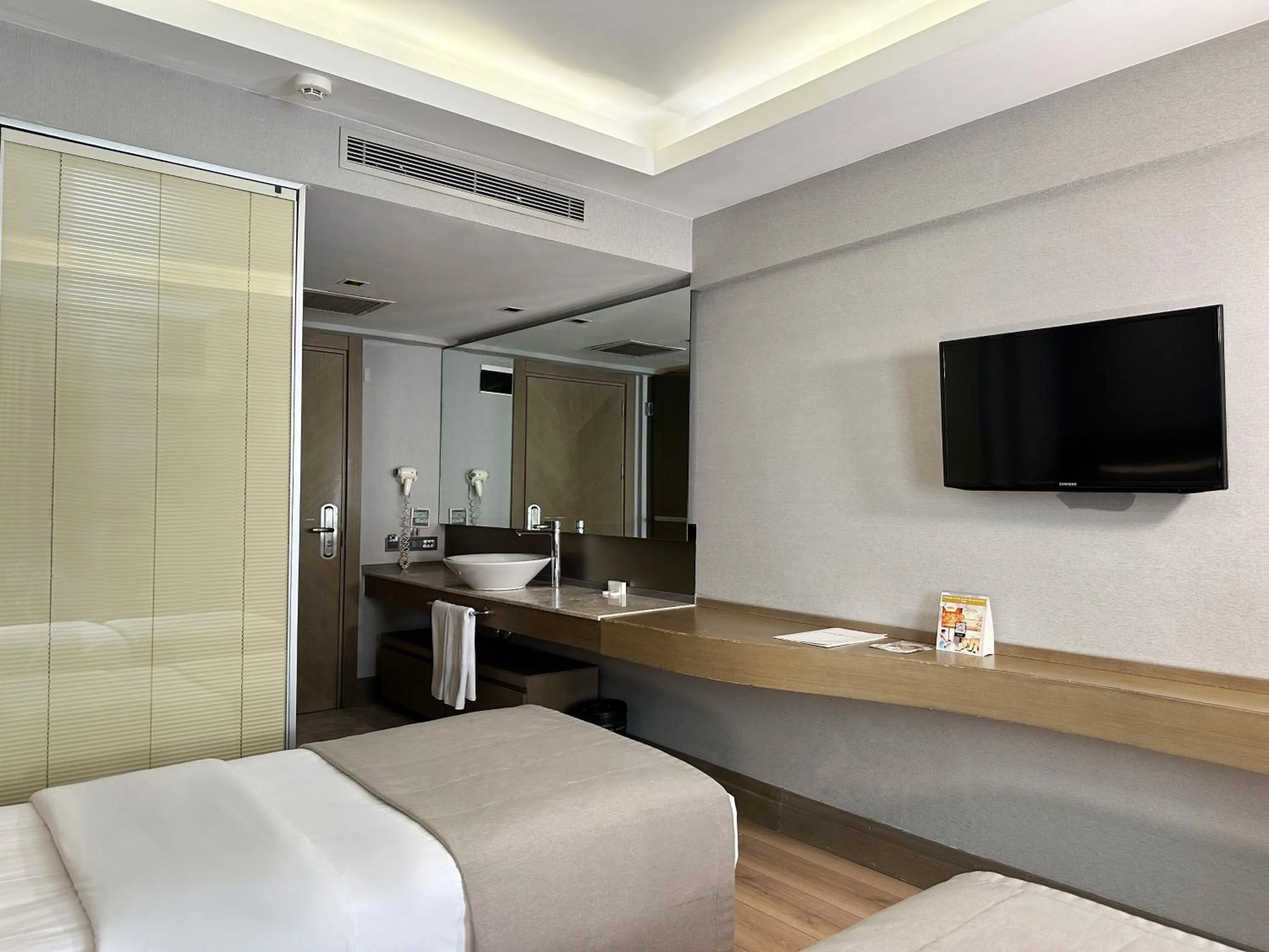 Shower in Grand Beyazit Hotel Old City