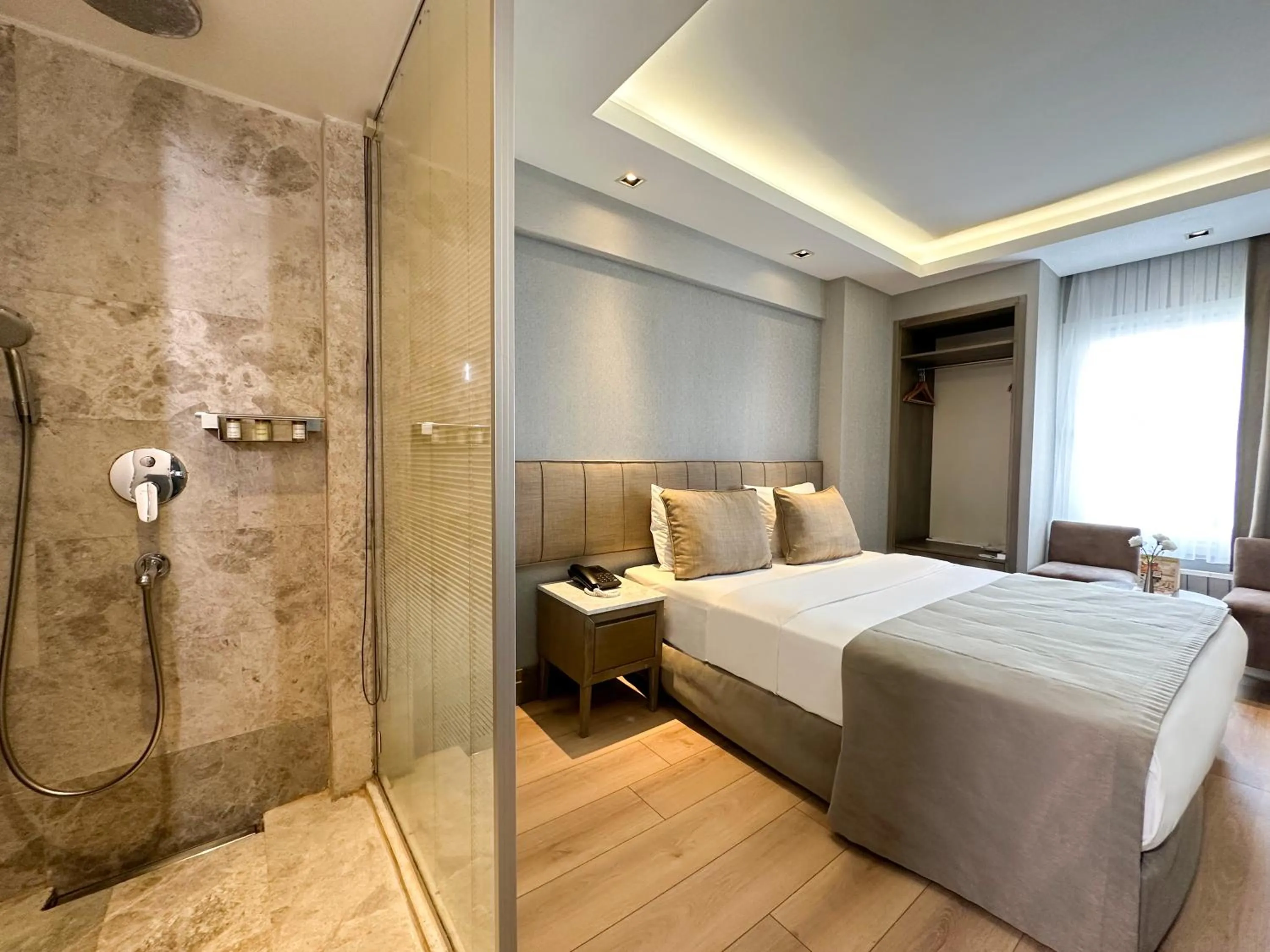 Shower, Bed in Grand Beyazit Hotel Old City
