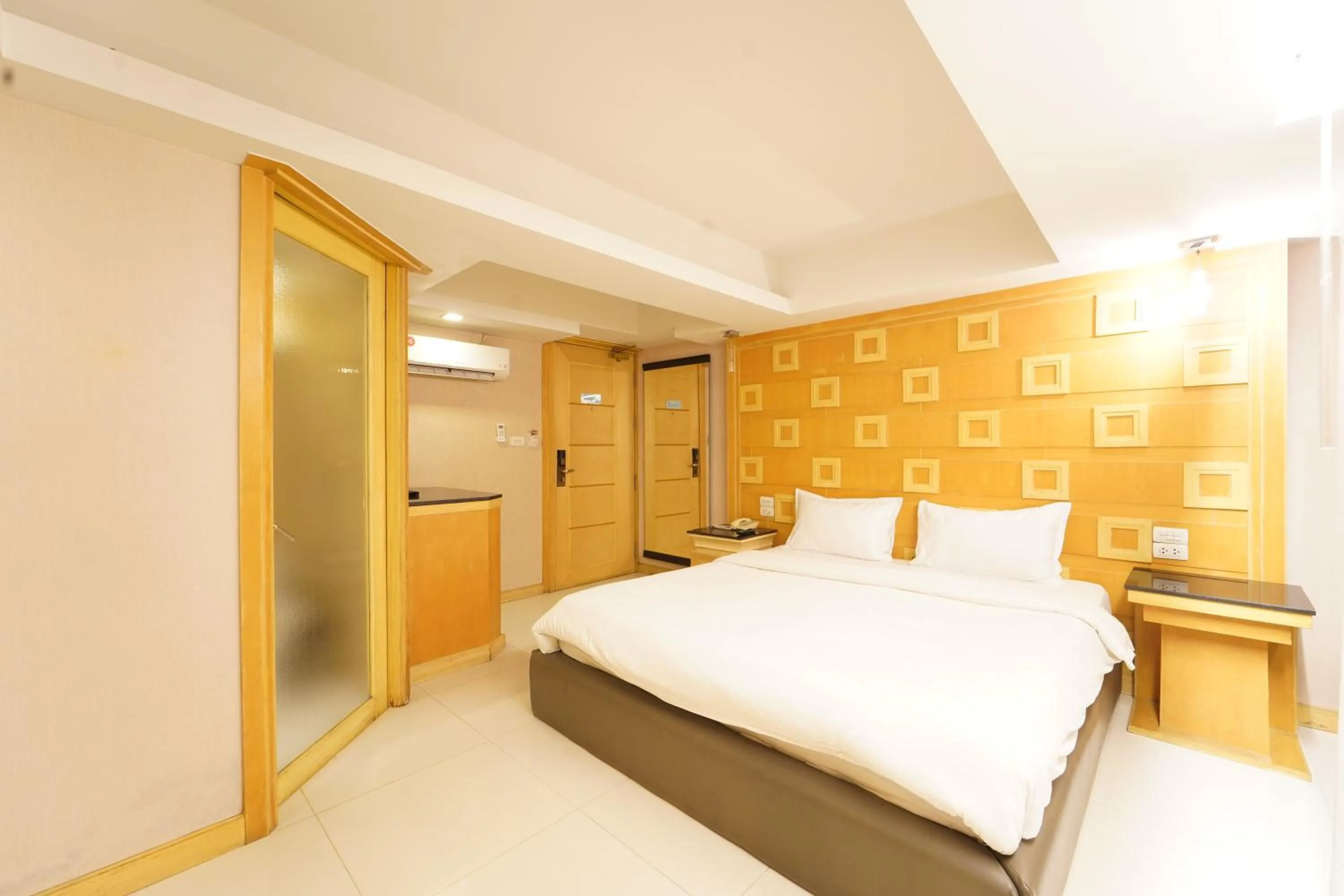 Photo of the whole room in UPAR Hotels Sukhumvit 11 Nana