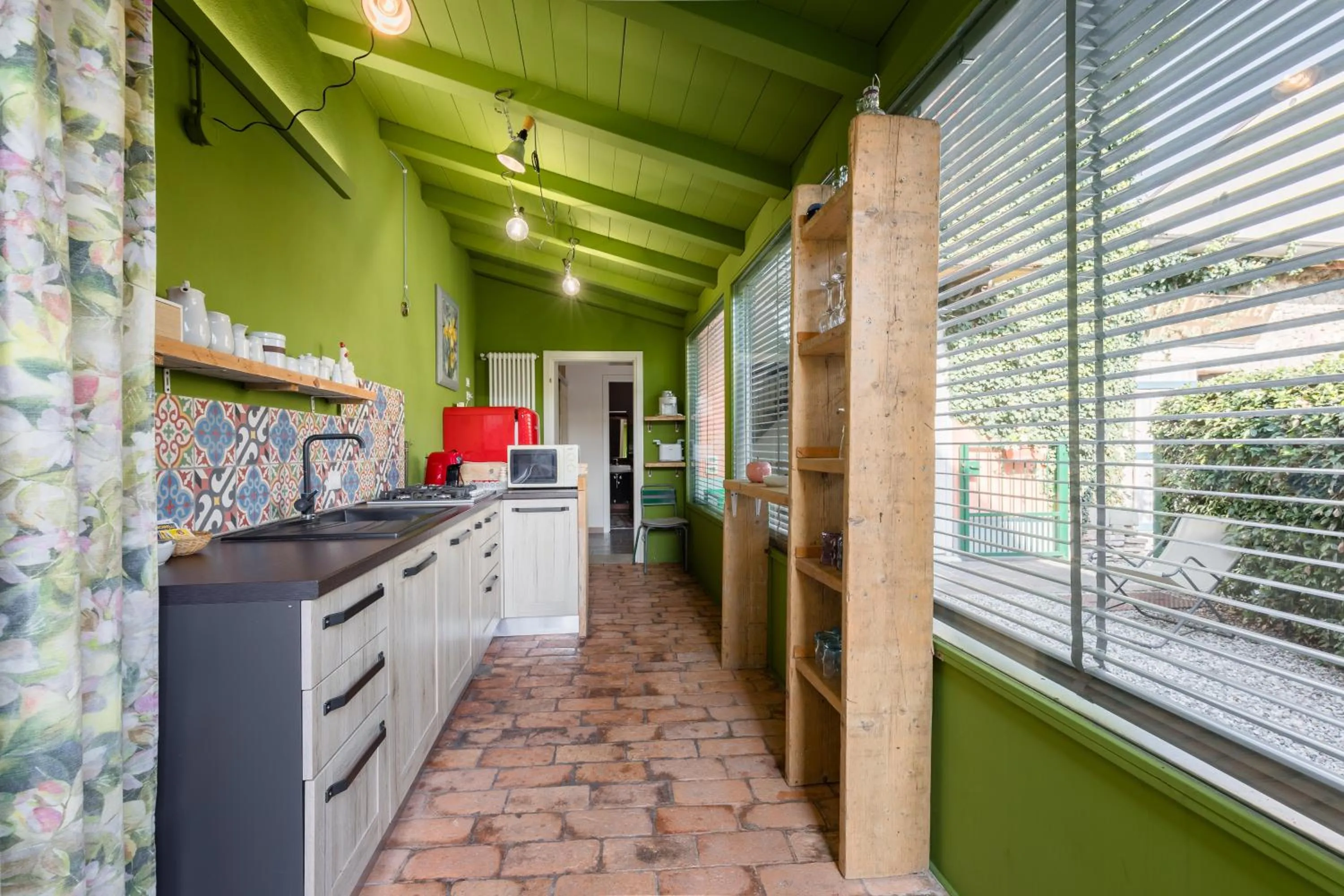 Kitchen or kitchenette in B&B Corte del Mincio