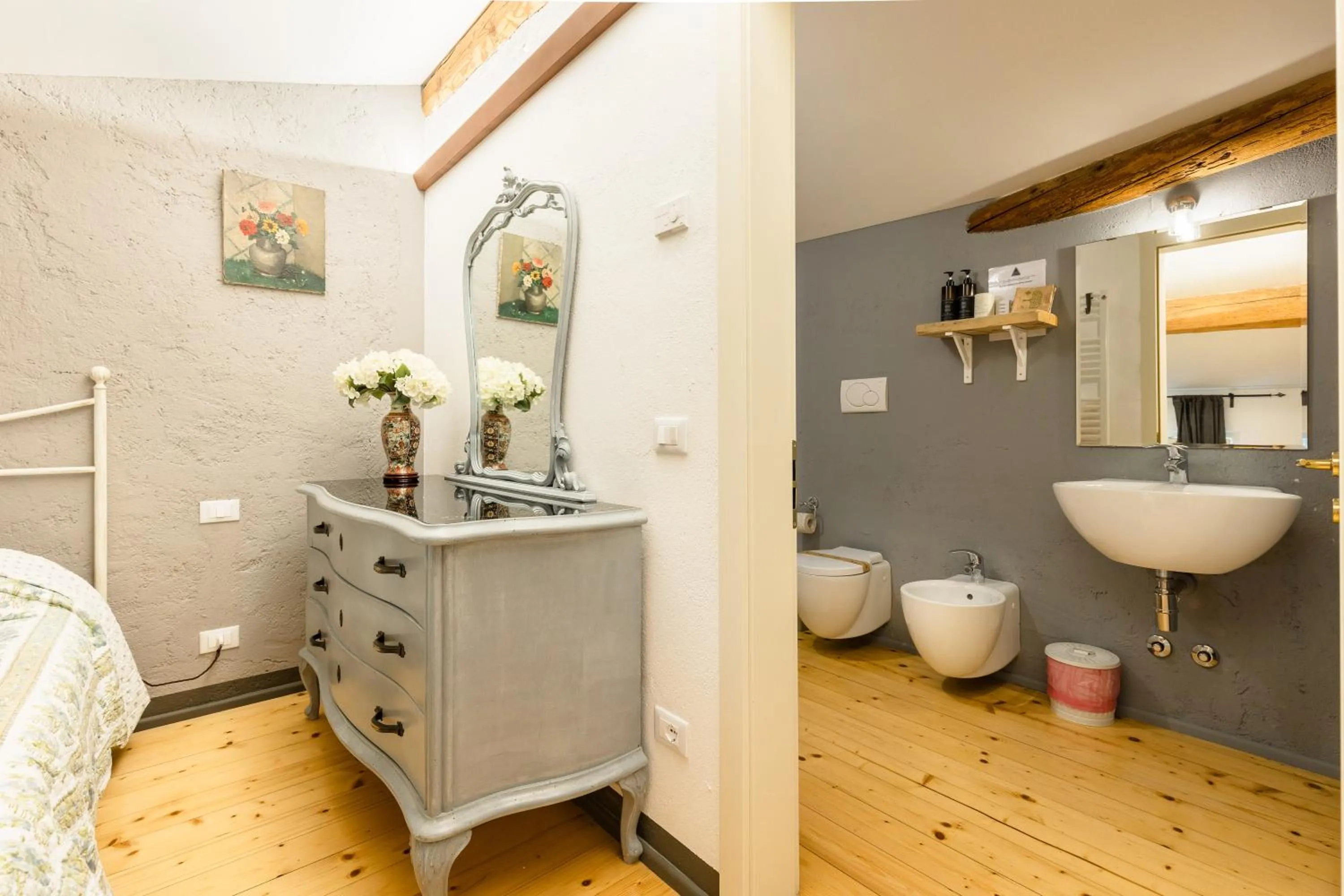 Bathroom, Bed in B&B Corte del Mincio