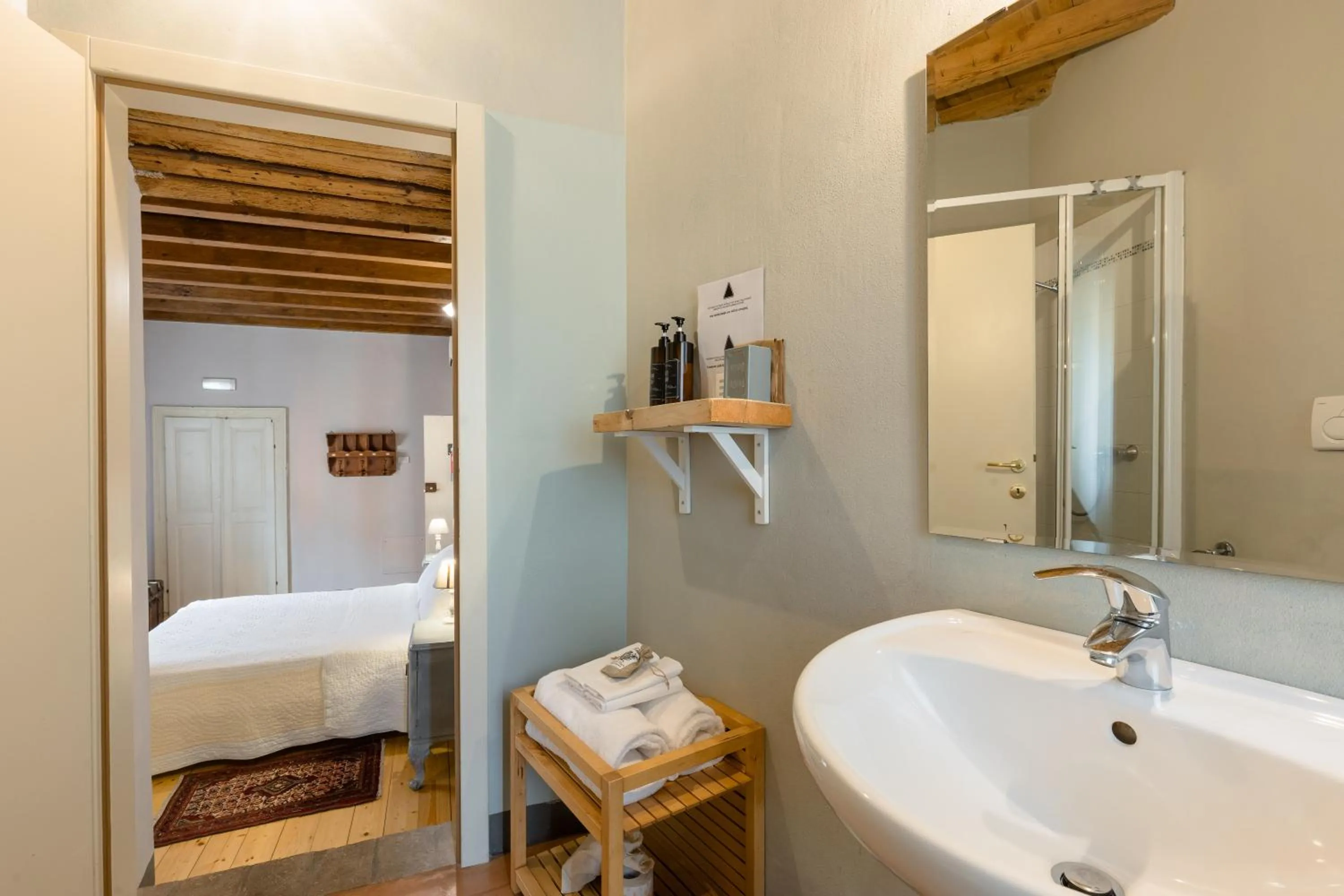 Shower in B&B Corte del Mincio