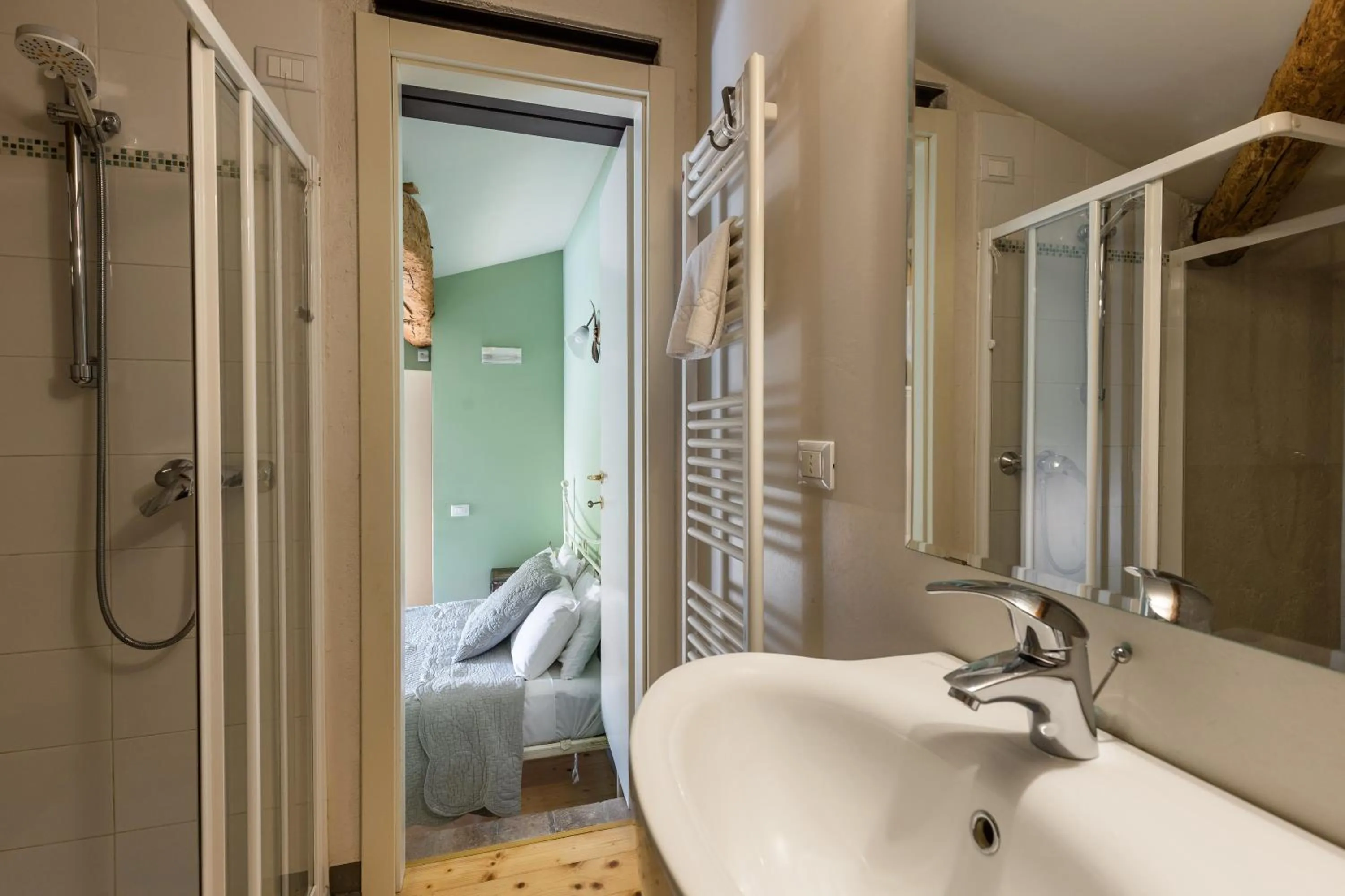 Bathroom, Bed in B&B Corte del Mincio
