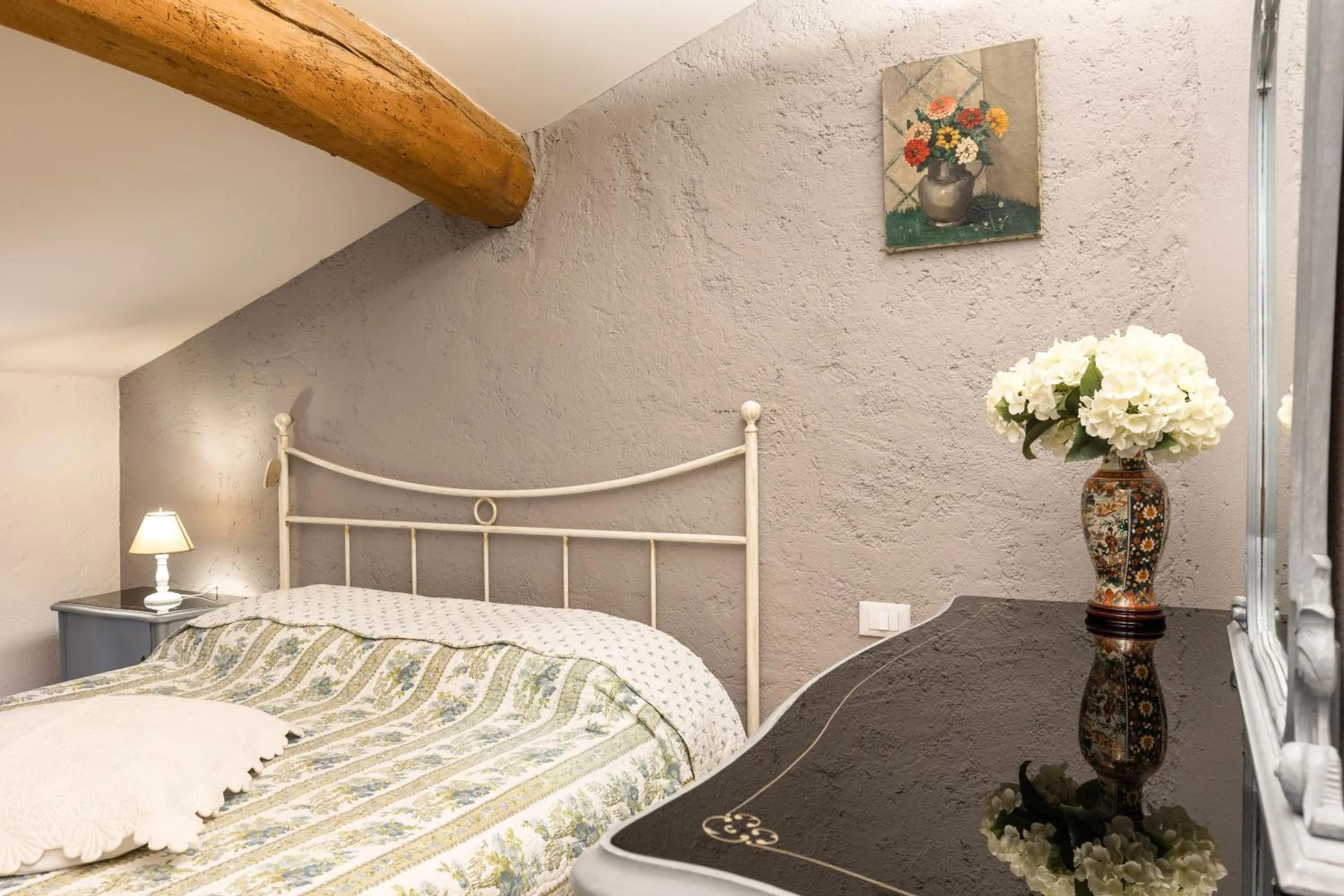 Decorative detail, Bed in B&B Corte del Mincio