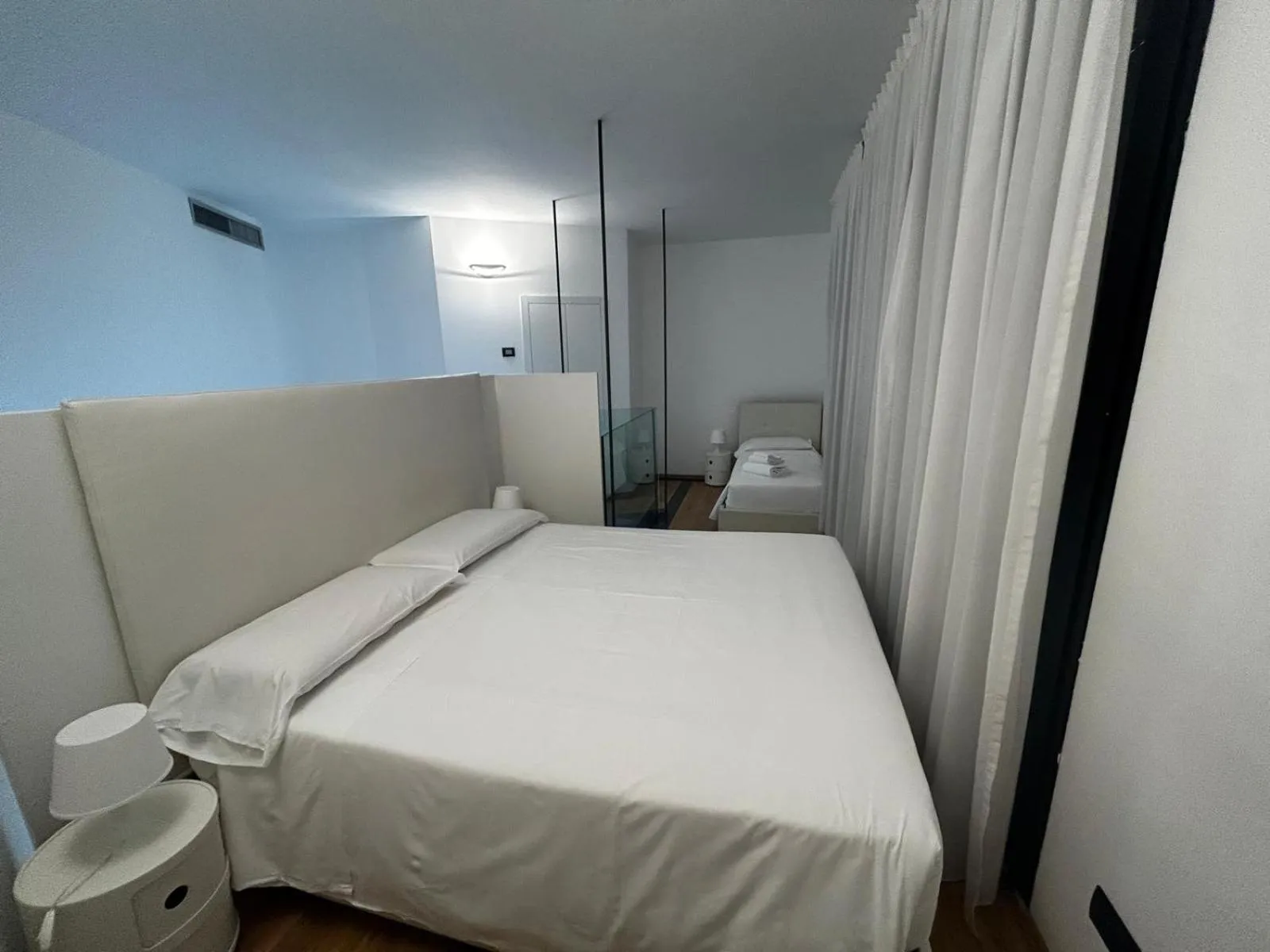 Bed in BB Hotels Aparthotel Isola
