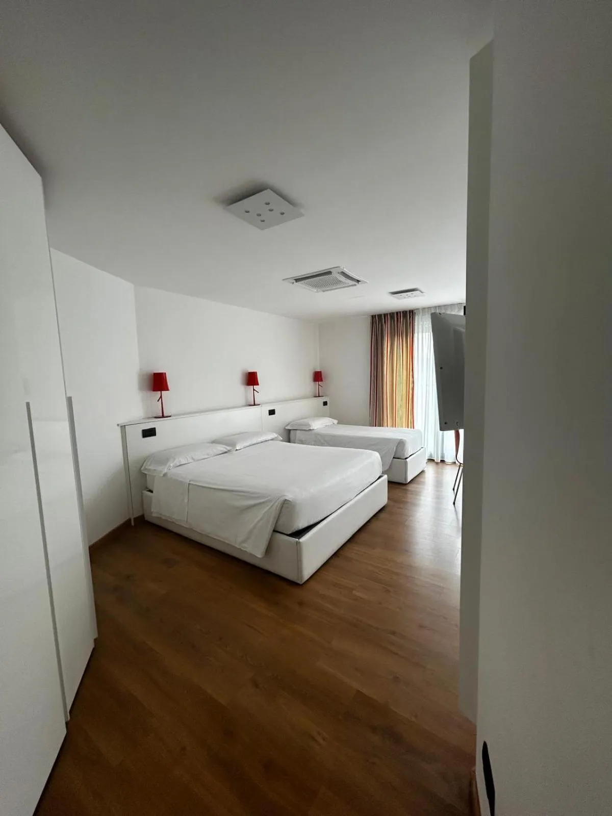 Bed in BB Hotels Aparthotel Isola