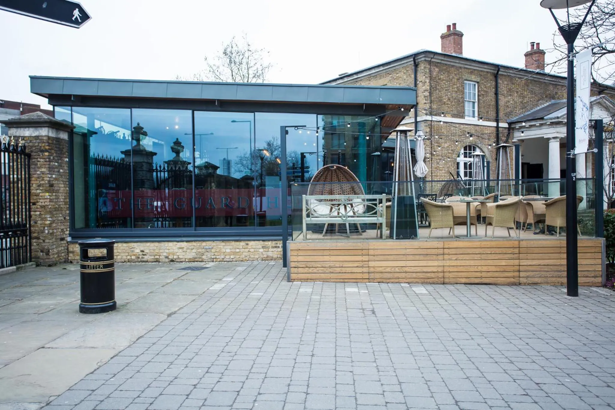 MODERN 2 BEDROOM APARTMENT