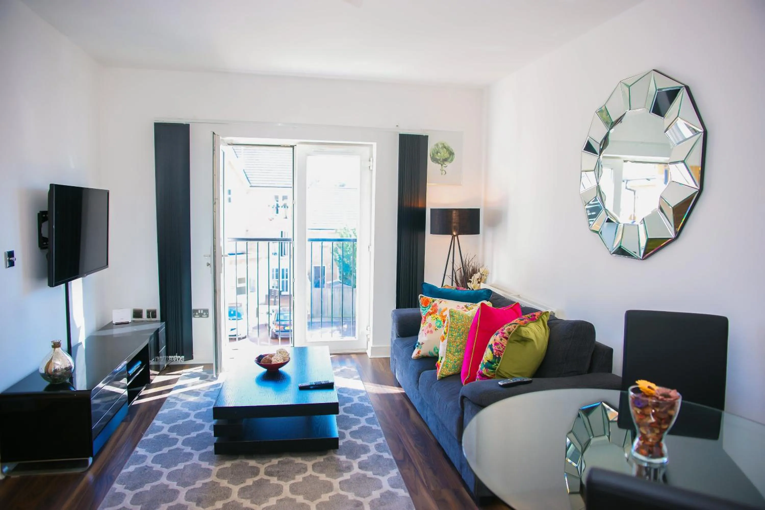 MODERN 2 BEDROOM APARTMENT