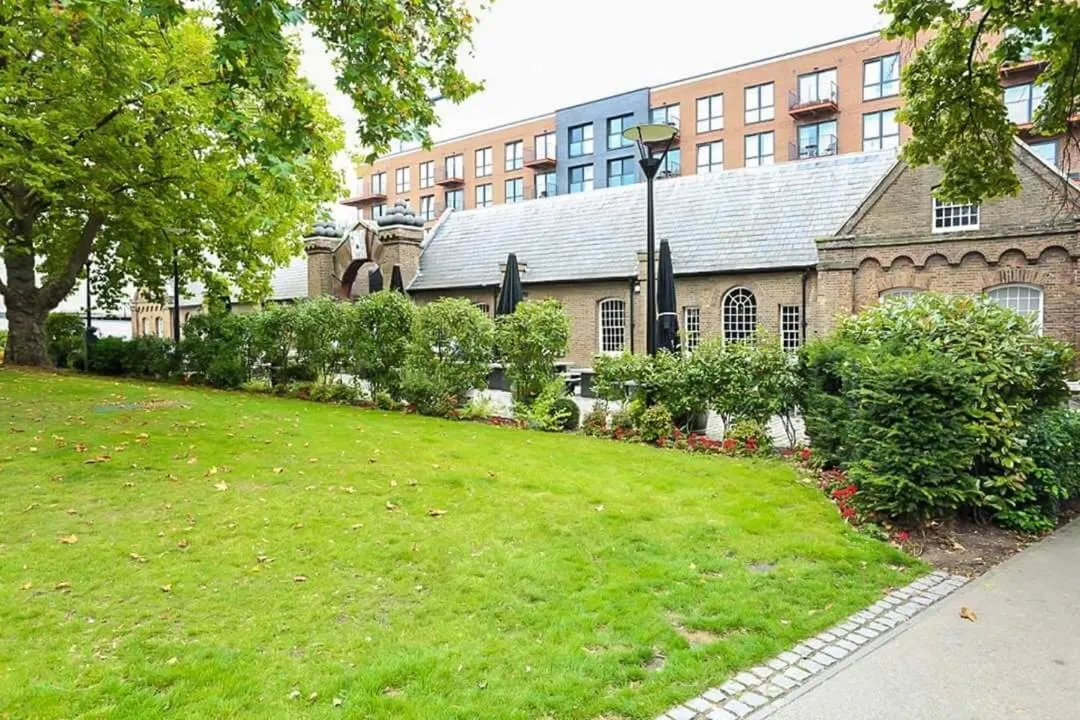 MODERN 2 BEDROOM APARTMENT