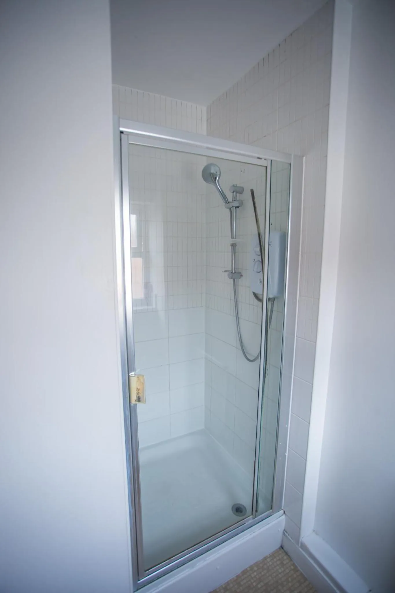 MODERN 2 BEDROOM APARTMENT