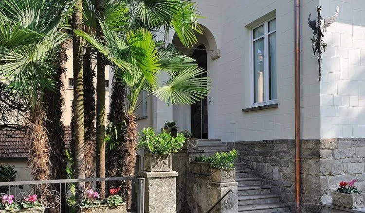 Facade/entrance in Residence Villa Maurice