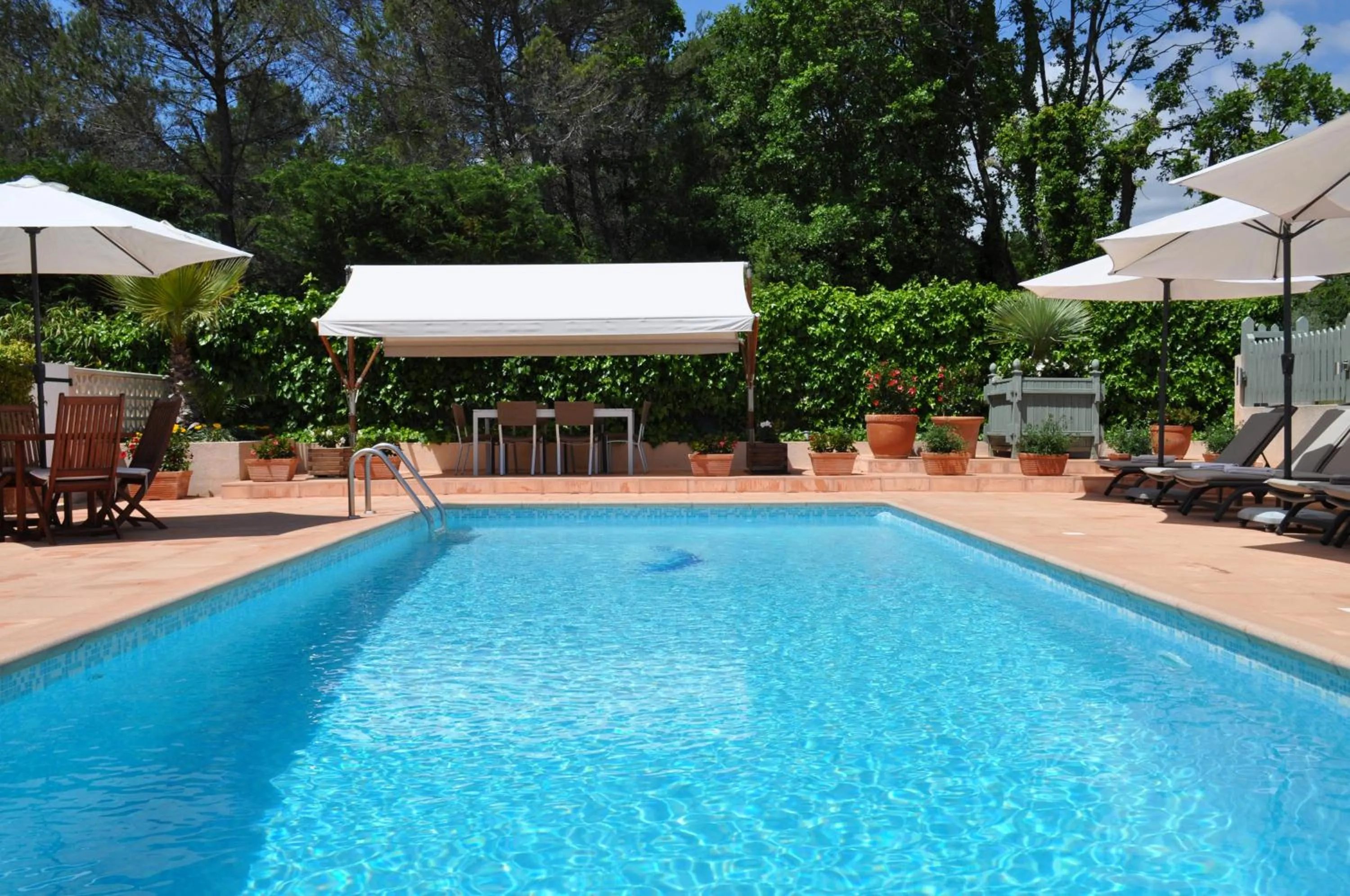 Swimming pool in La Bégude Du Pascouren