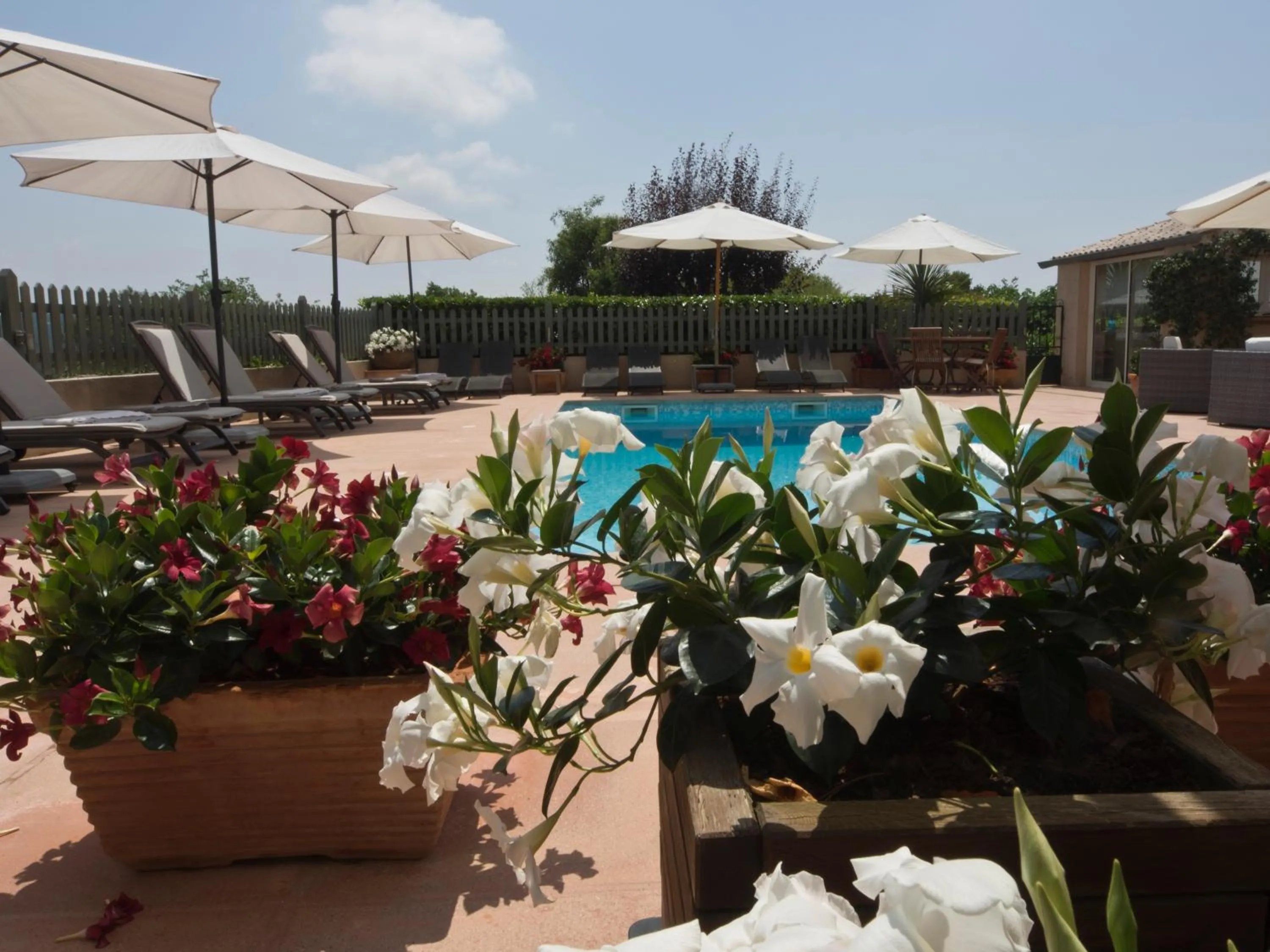 Swimming pool in La Bégude Du Pascouren