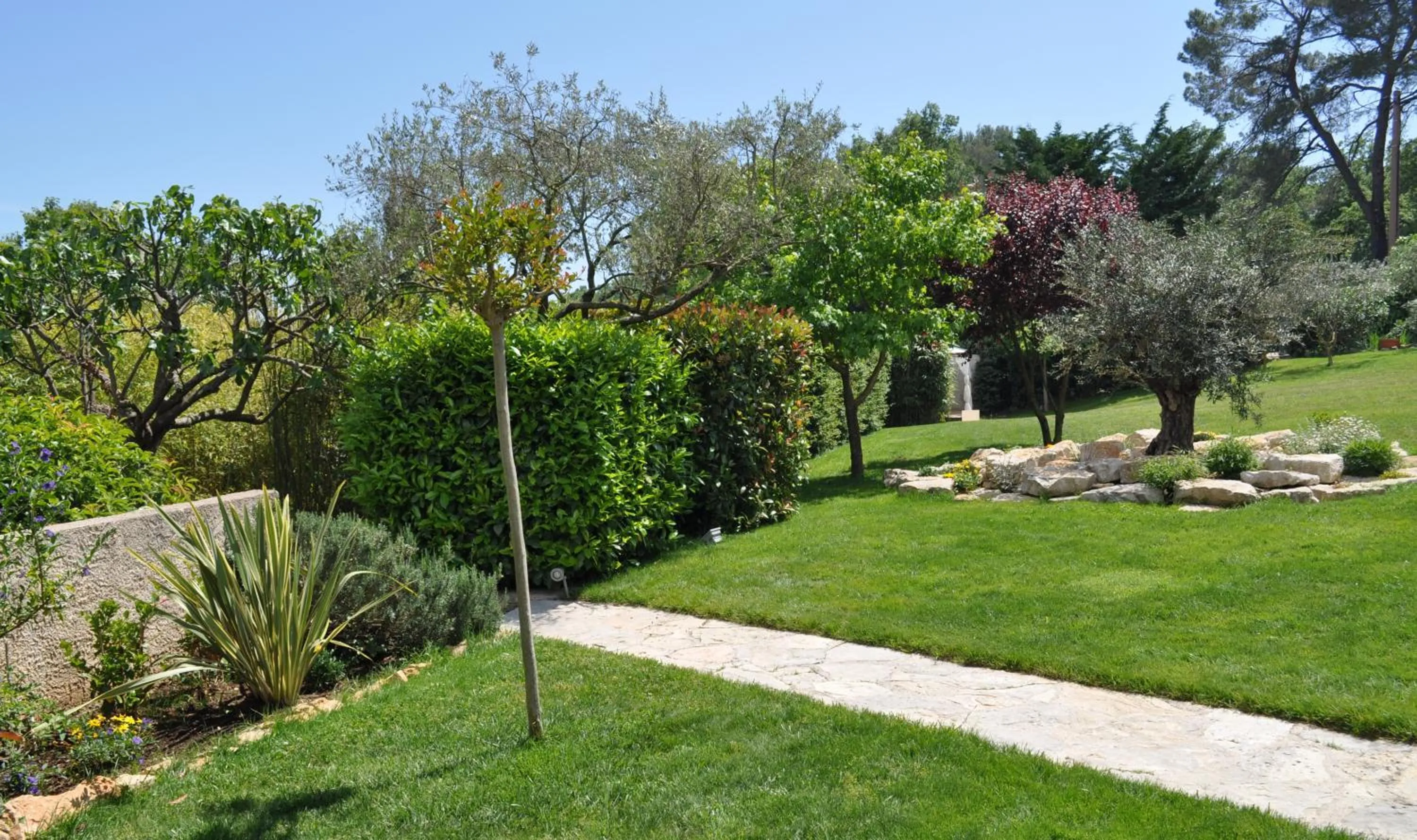 Garden view in La Bégude Du Pascouren