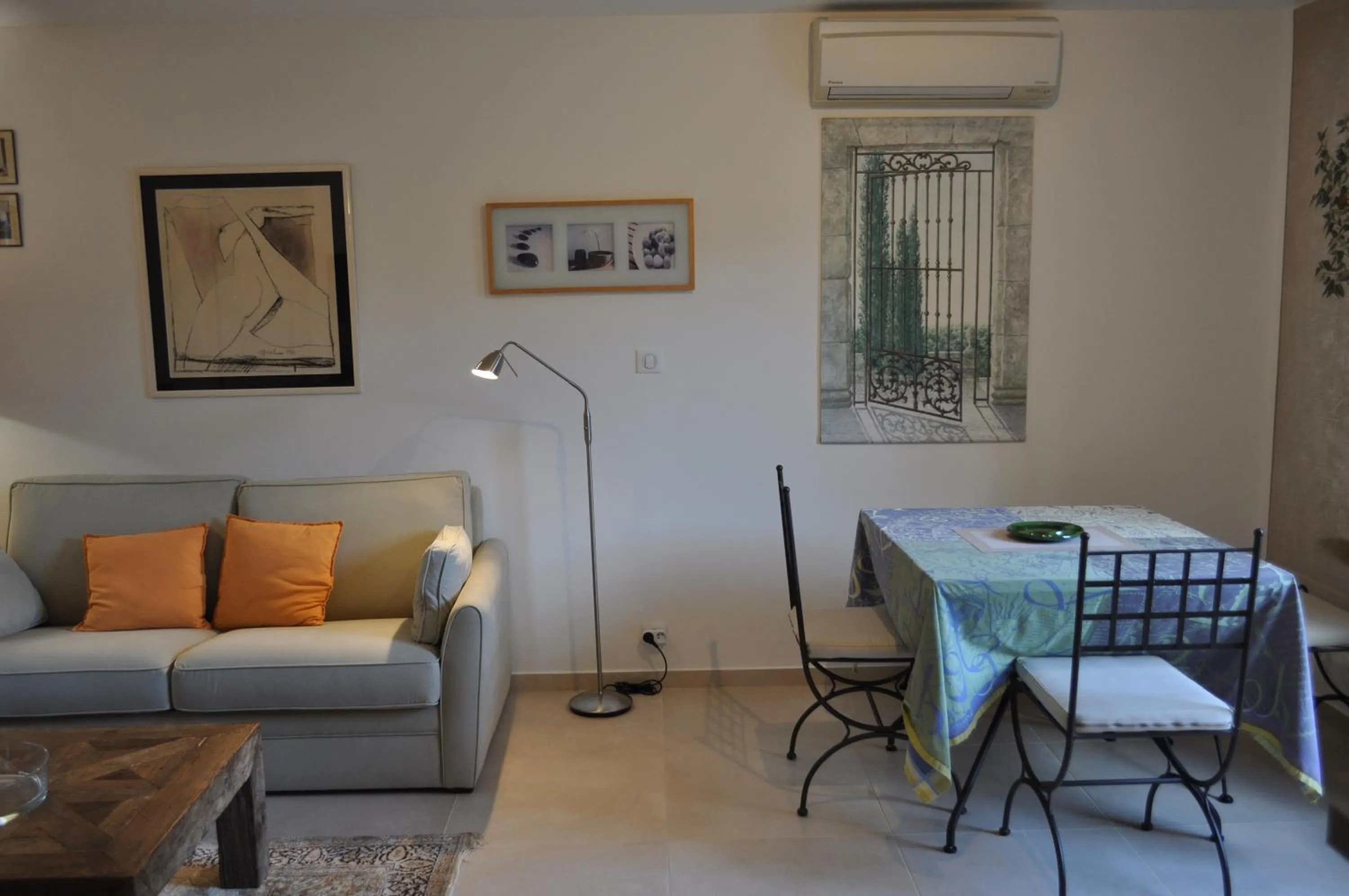 Dining area in La Bégude Du Pascouren
