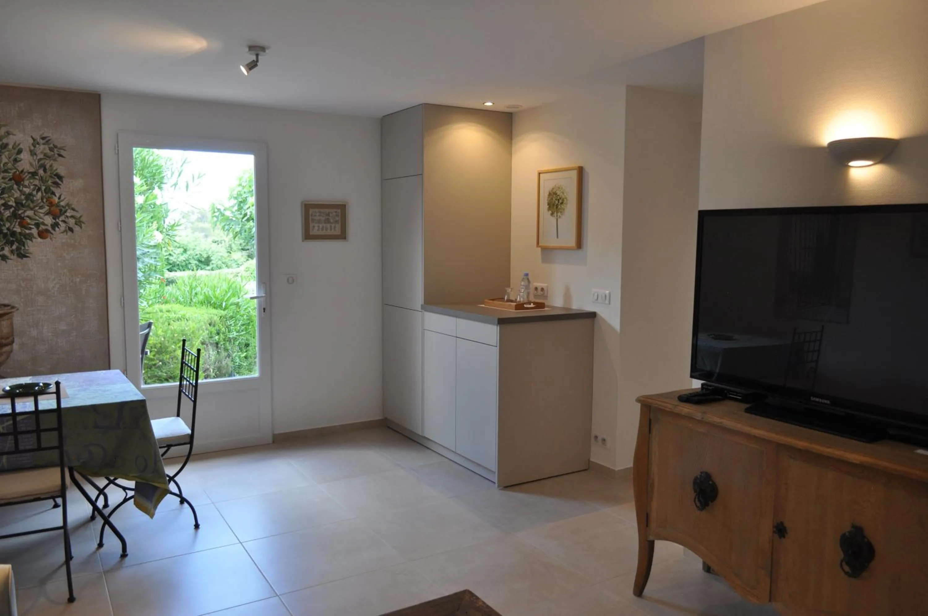TV and multimedia in La Bégude Du Pascouren