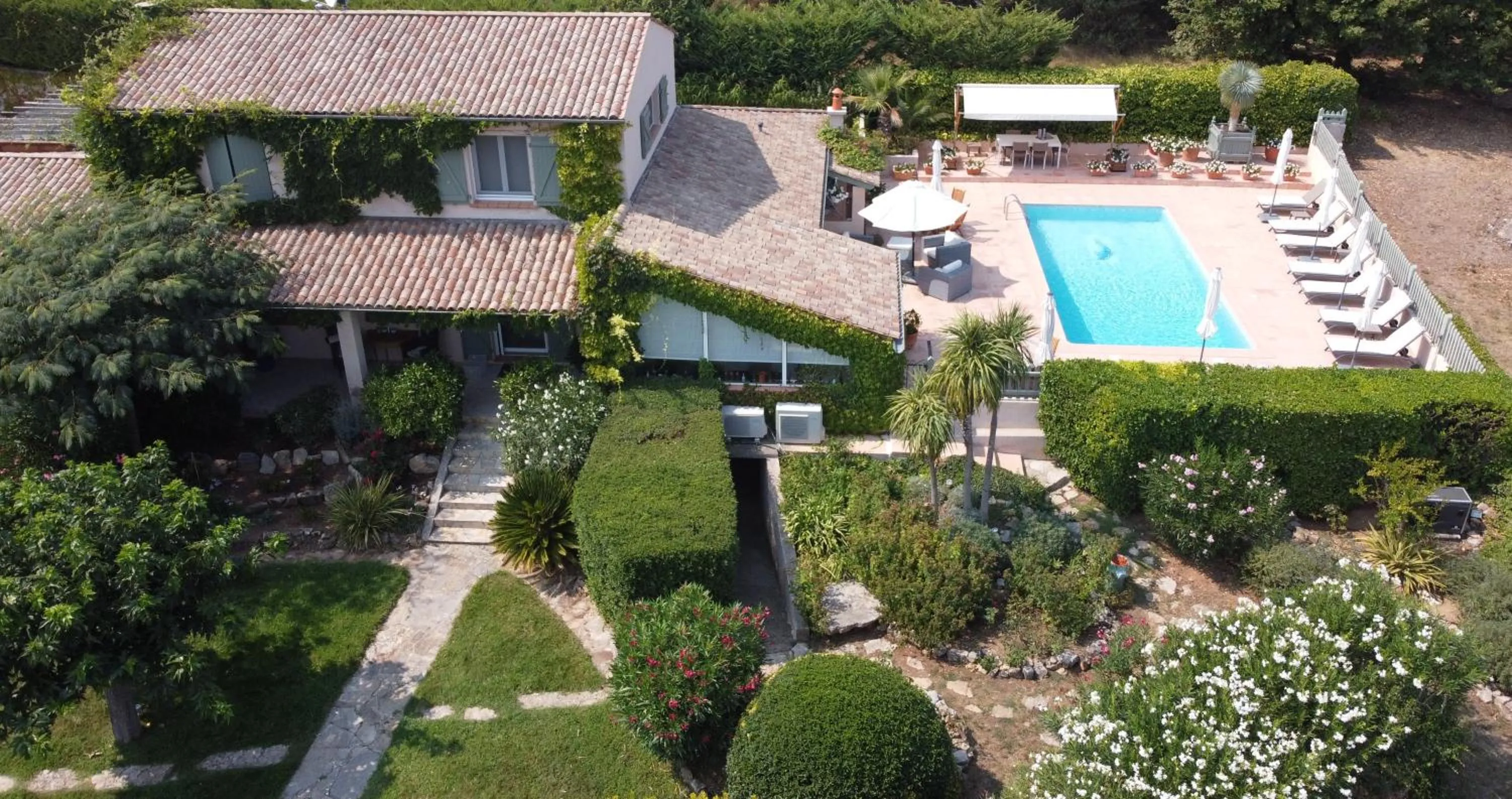 Property building in La Bégude Du Pascouren