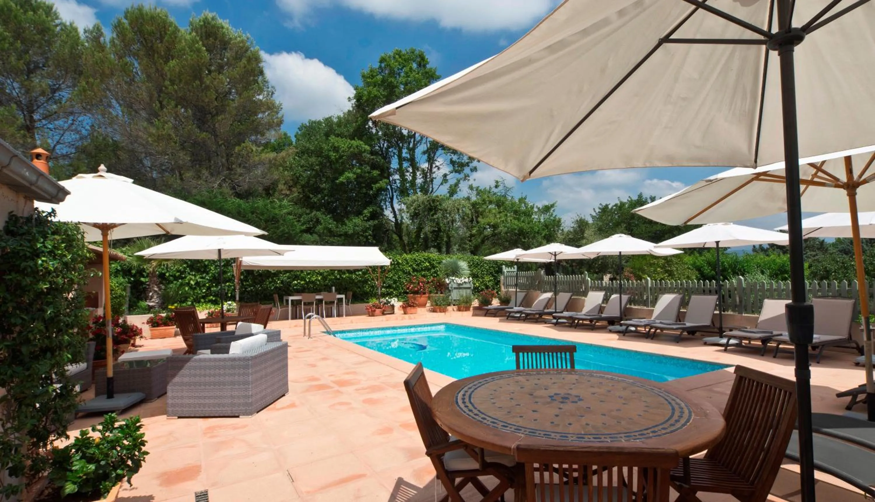 Swimming pool in La Bégude Du Pascouren