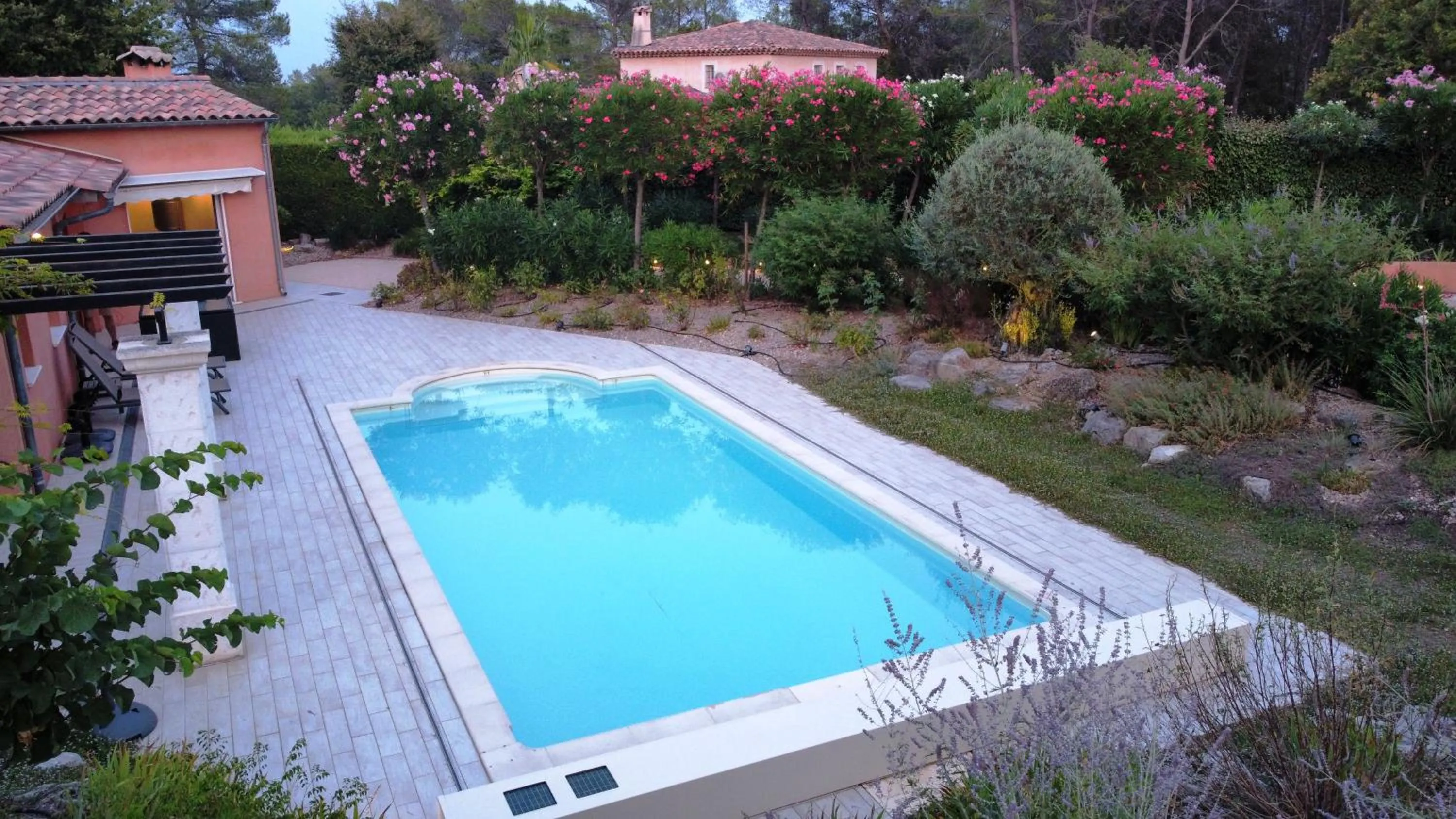 Swimming pool in La Bégude Du Pascouren