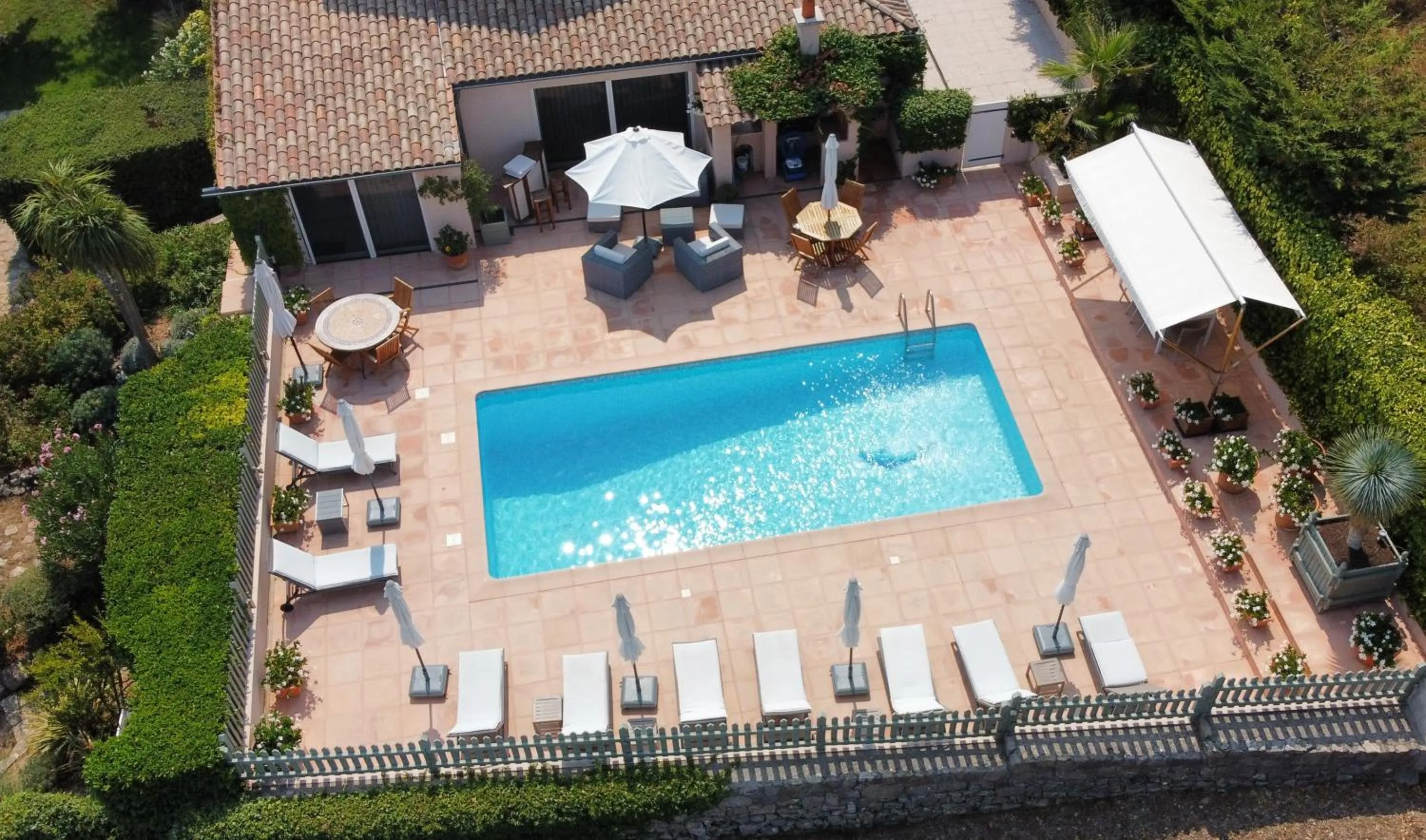 Swimming pool in La Bégude Du Pascouren