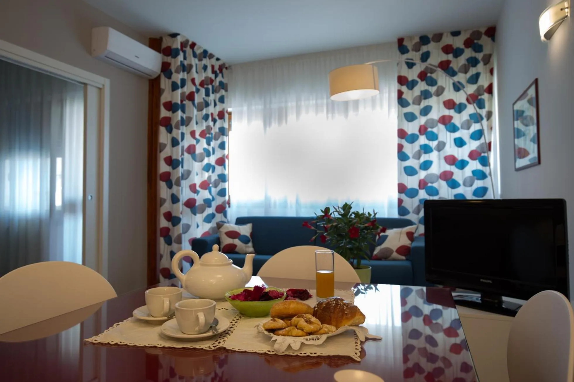 TV and multimedia in Marbela Apartments & Suites