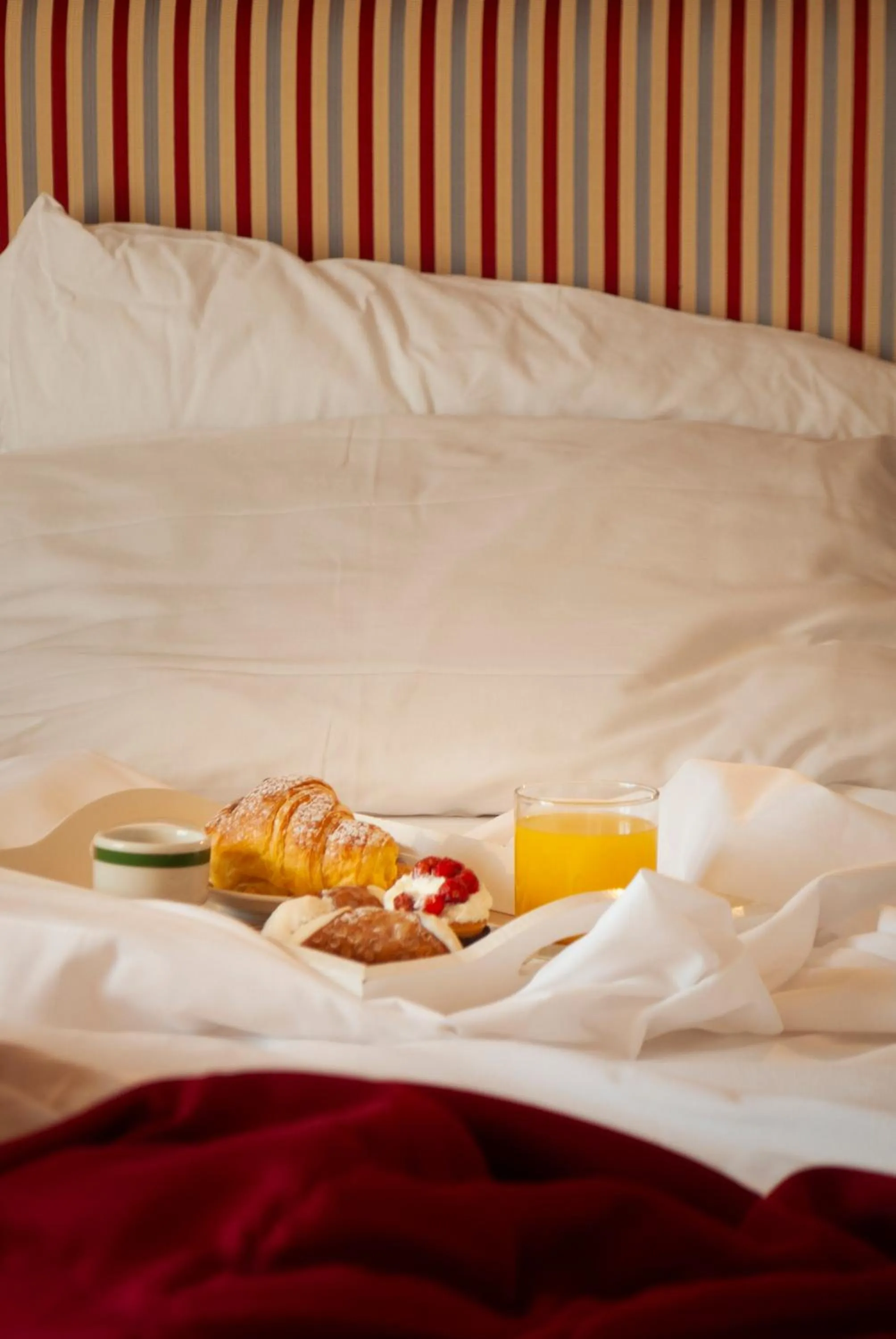 Bedroom, Bed in Marbela Apartments & Suites