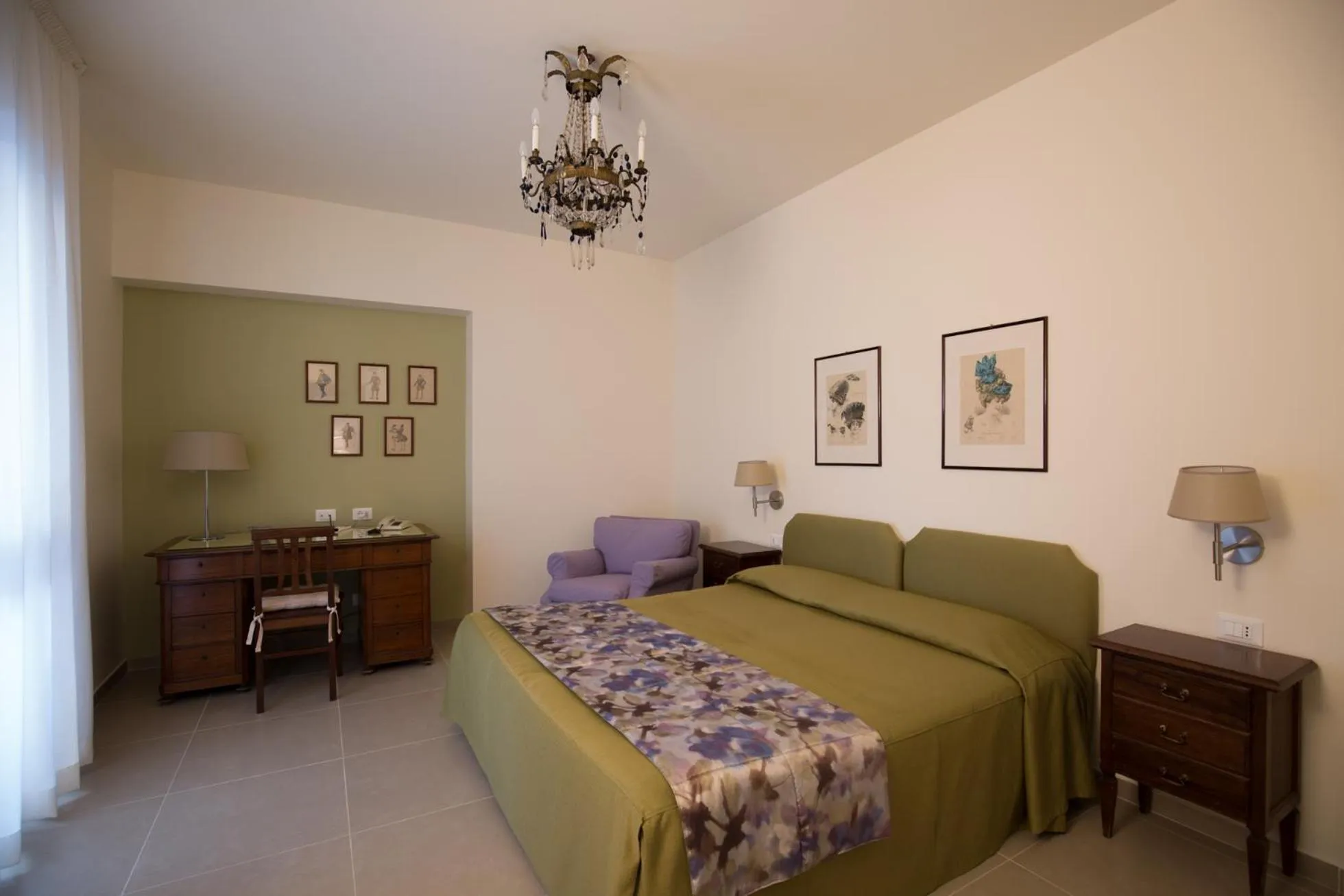 Bedroom, Bed in Marbela Apartments & Suites