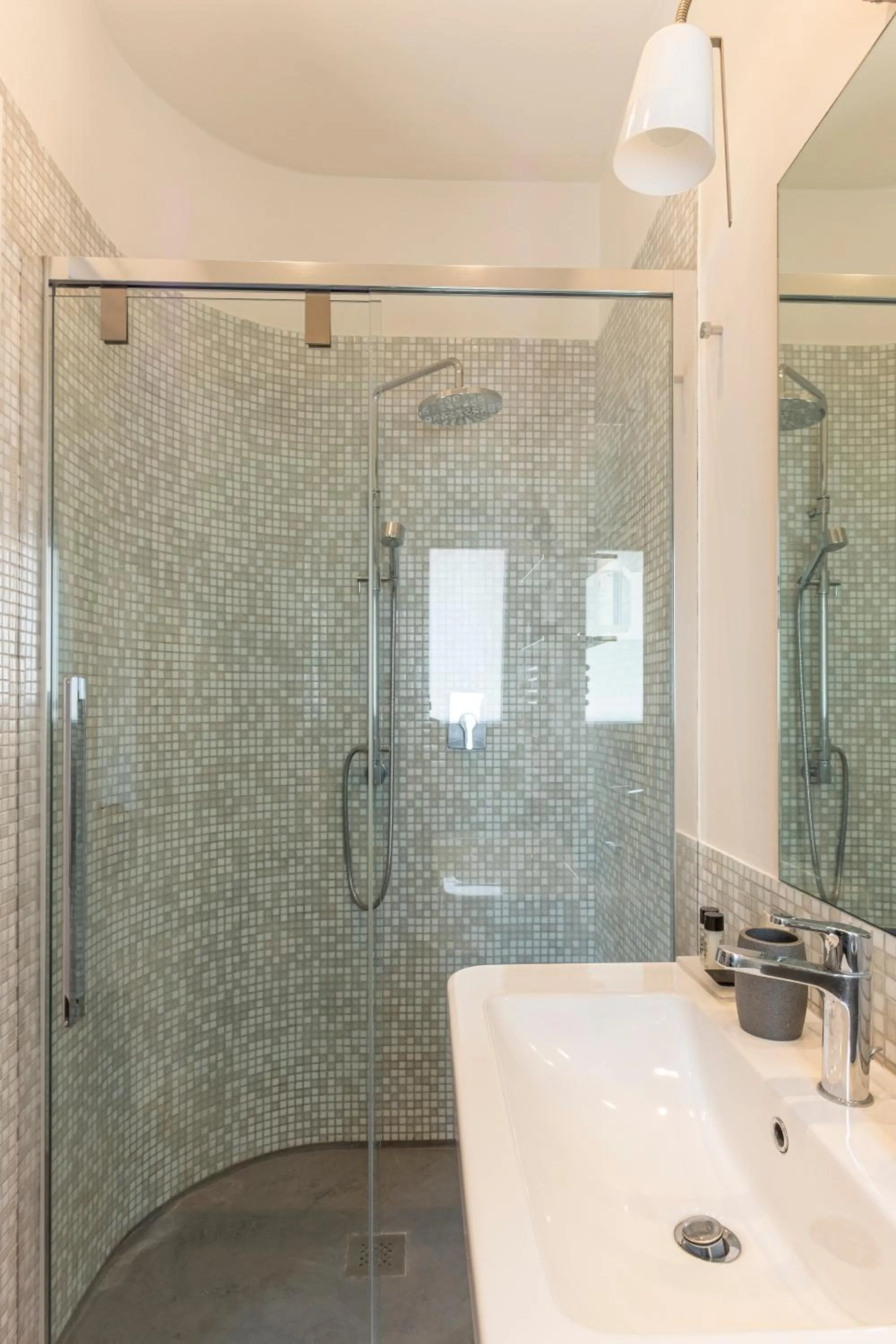 Shower in Marbela Apartments & Suites