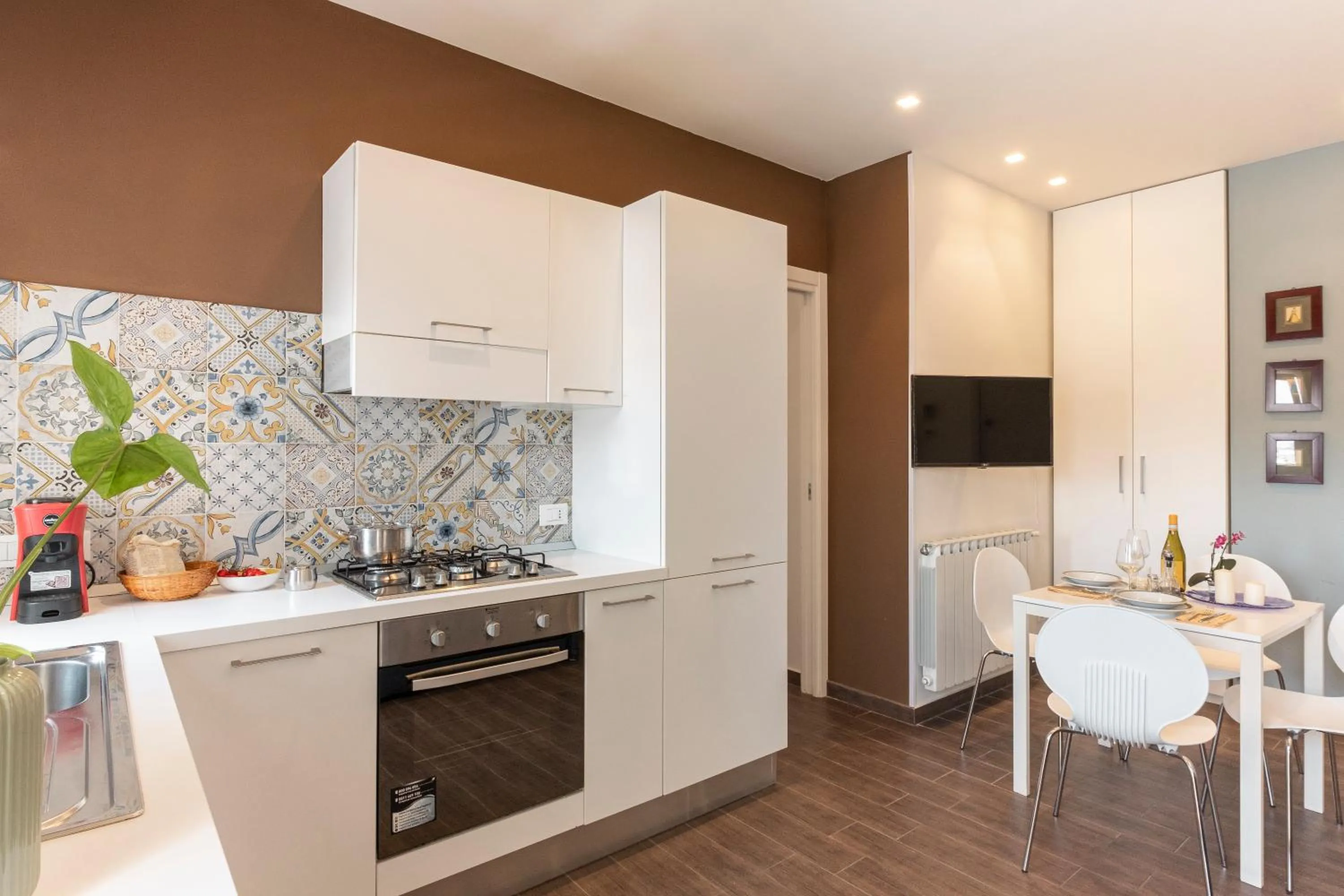 Dining area in Marbela Apartments & Suites