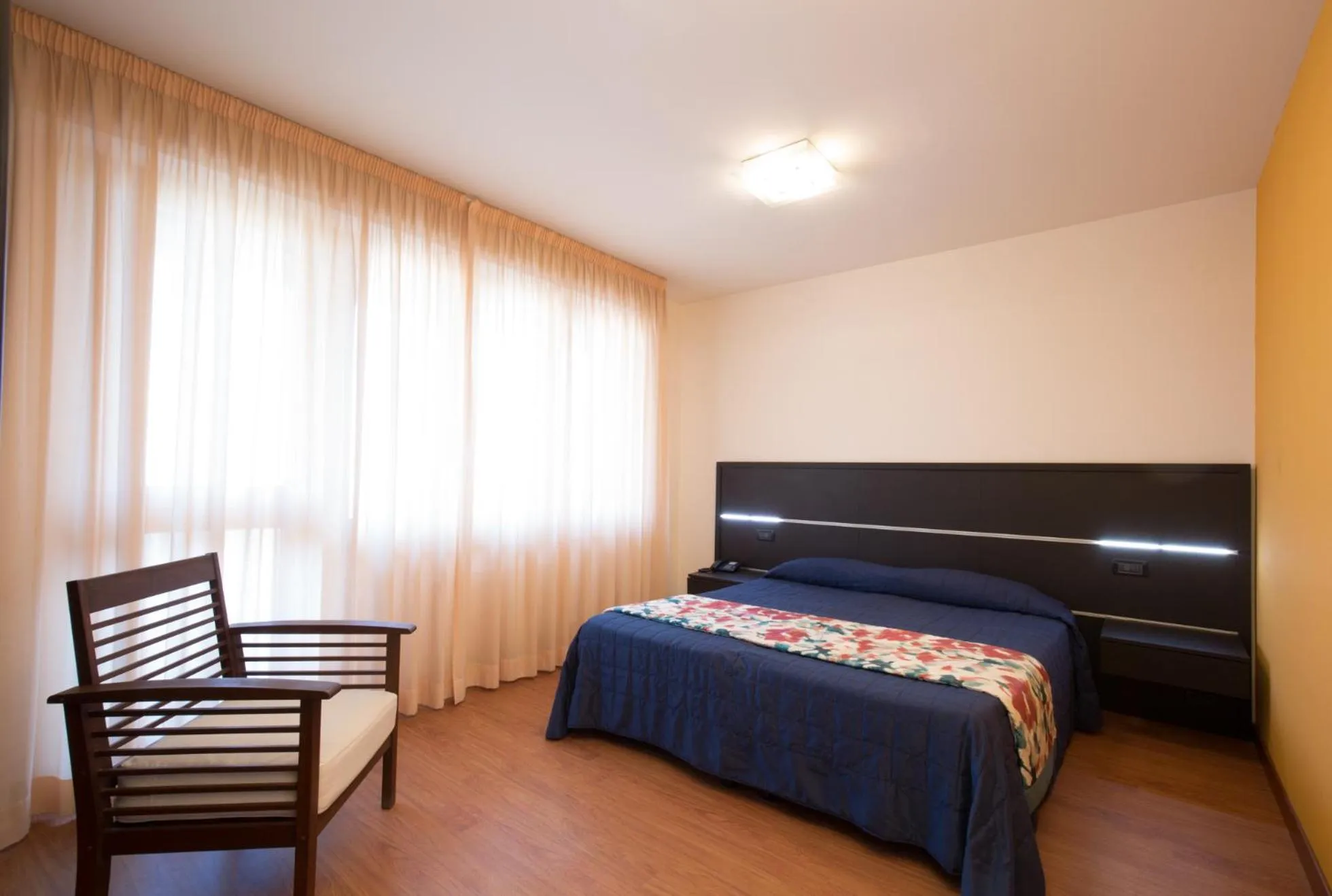 Bedroom, Bed in Marbela Apartments & Suites